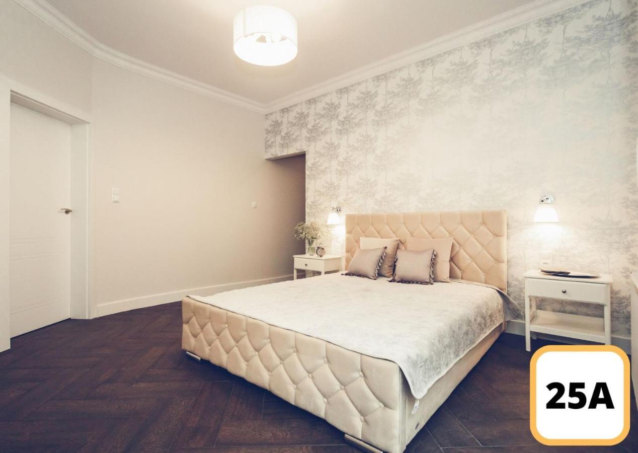 Deluxe Apartment 25A
