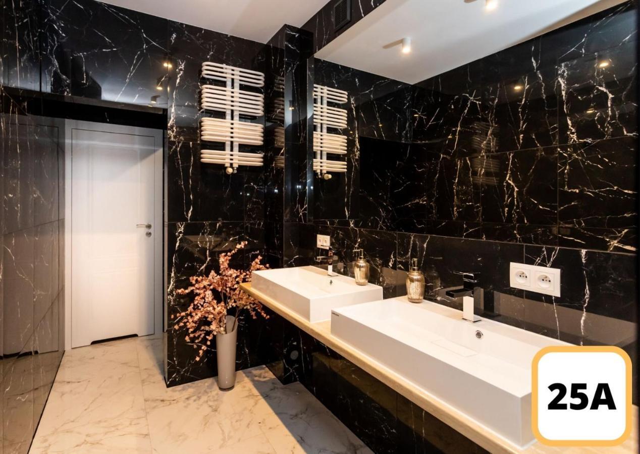 Deluxe Apartment 25A
