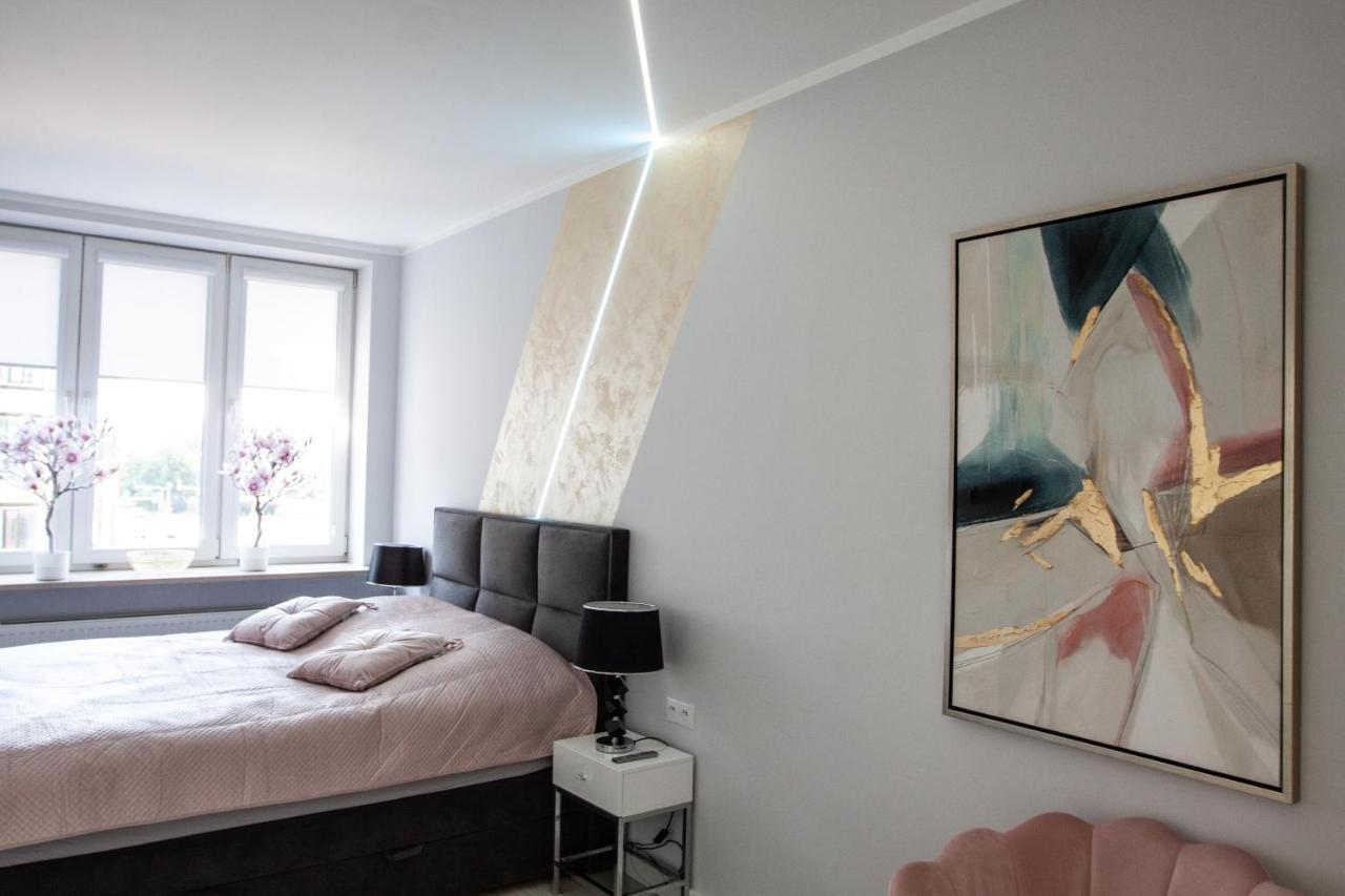Apartment Gold