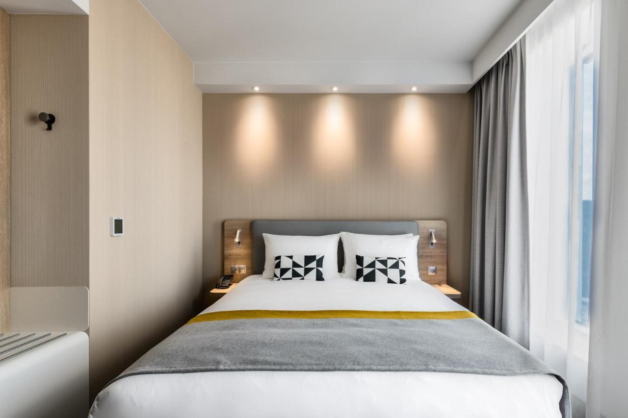 Standard Queen Room