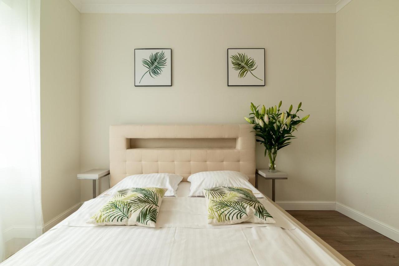 Deluxe Two-Bedroom Apartment