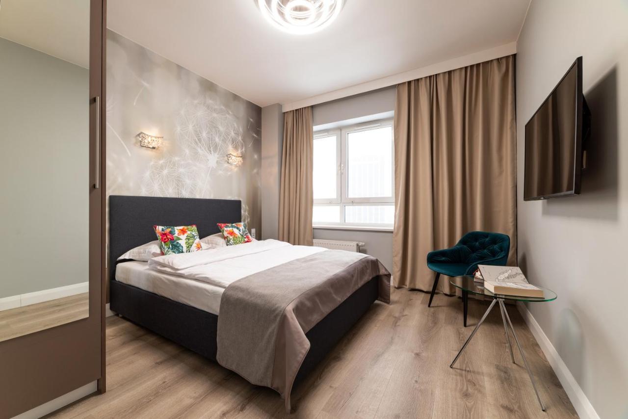 Deluxe One-Bedroom Apartment