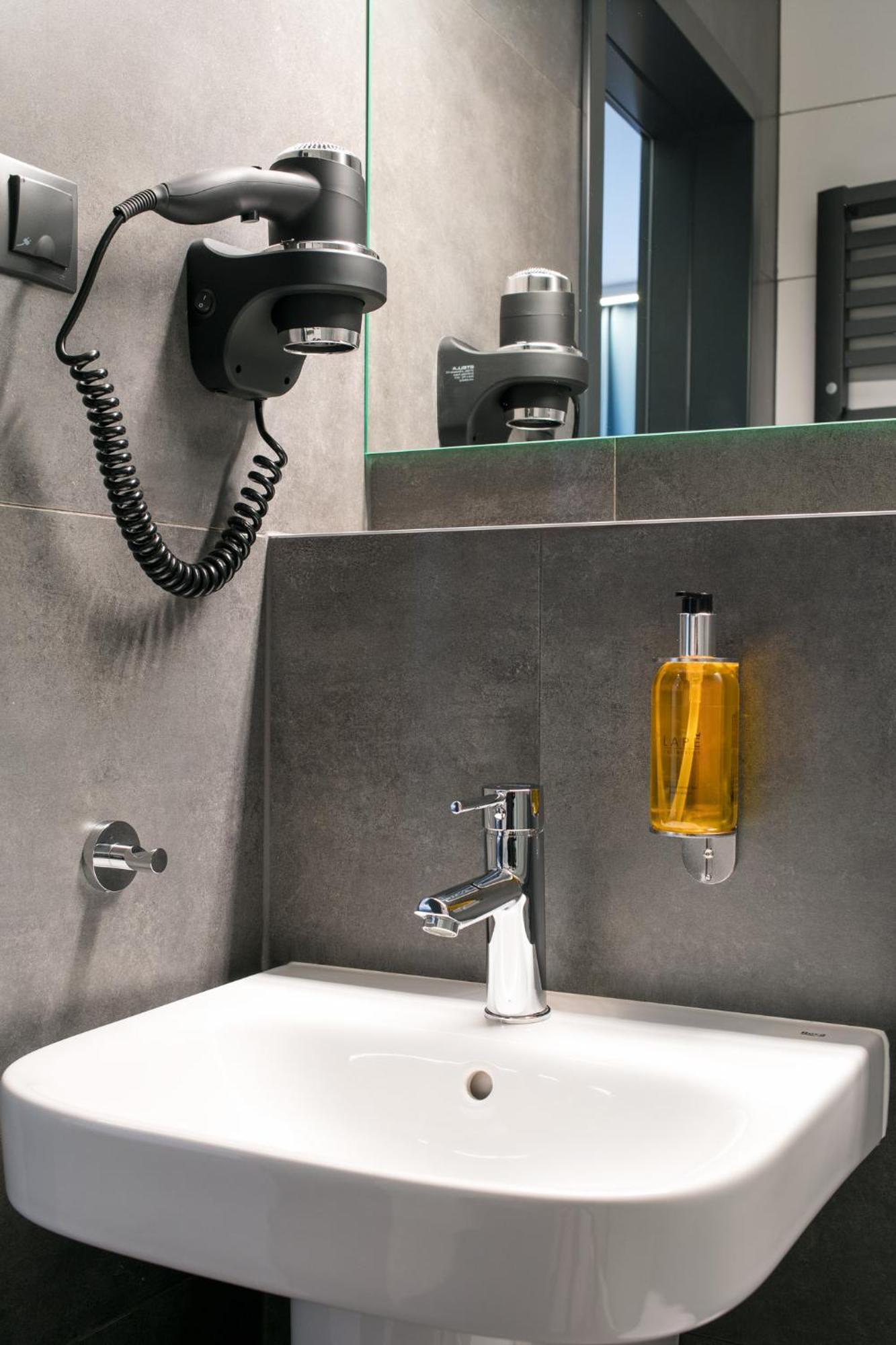 Twin Room Private Bathroom