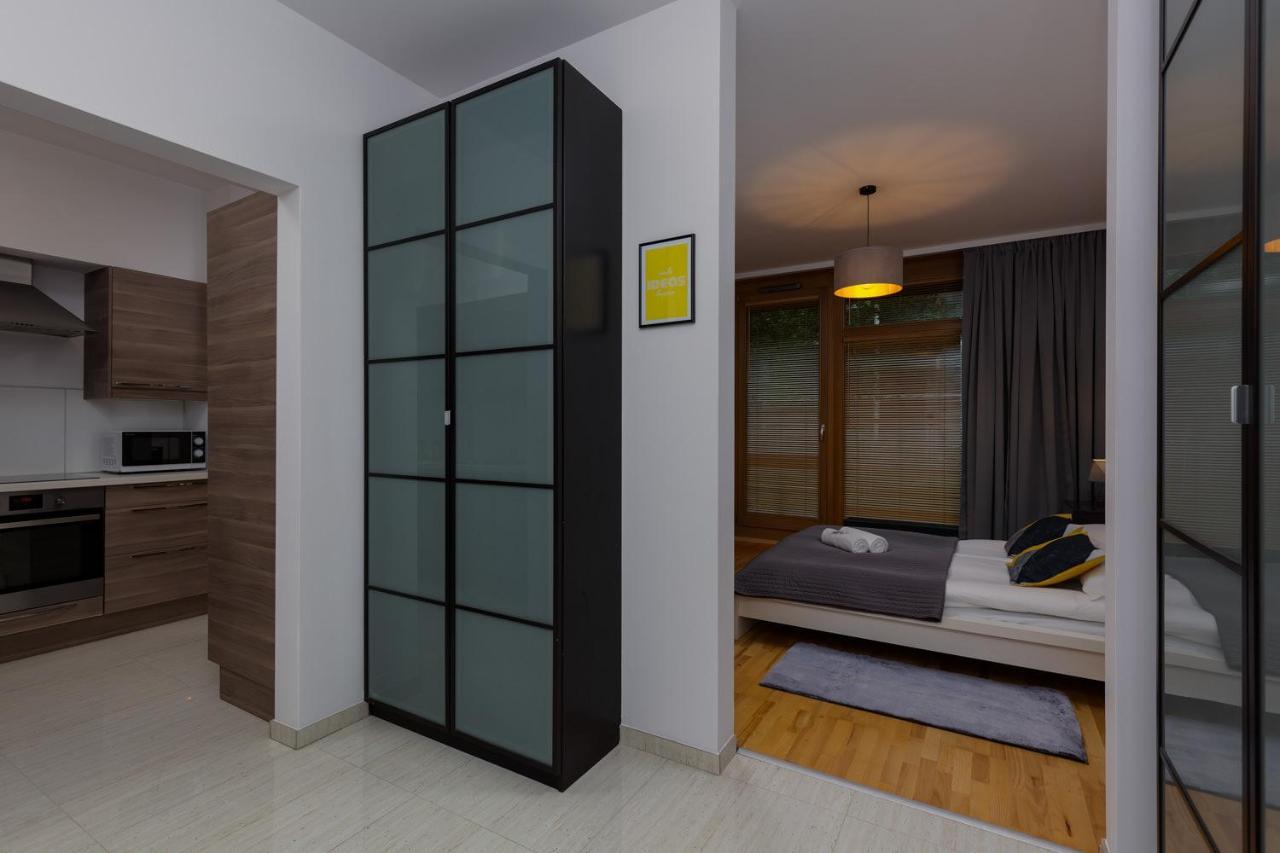 Deluxe Studio