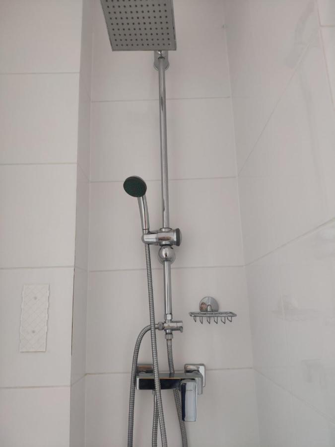 Deluxe Double Room Shower