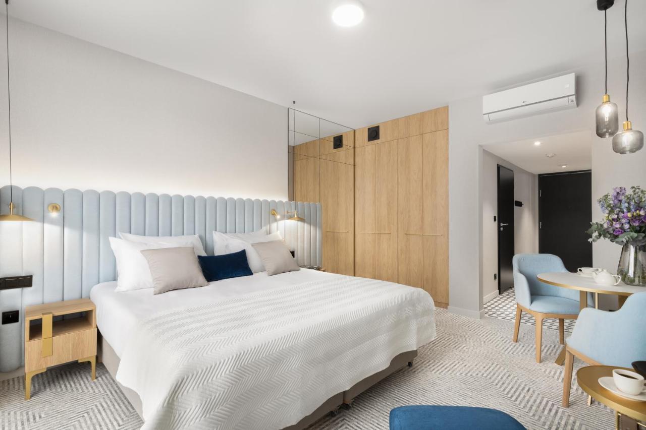 Standard Room 1 King Bed
