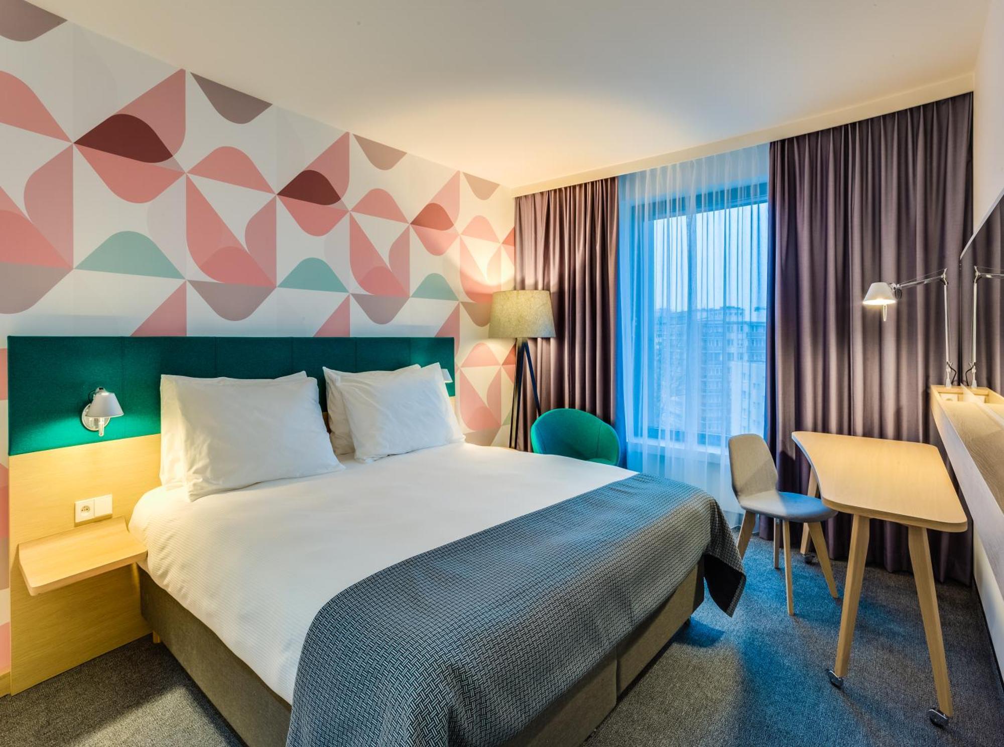 Standard King Room City View