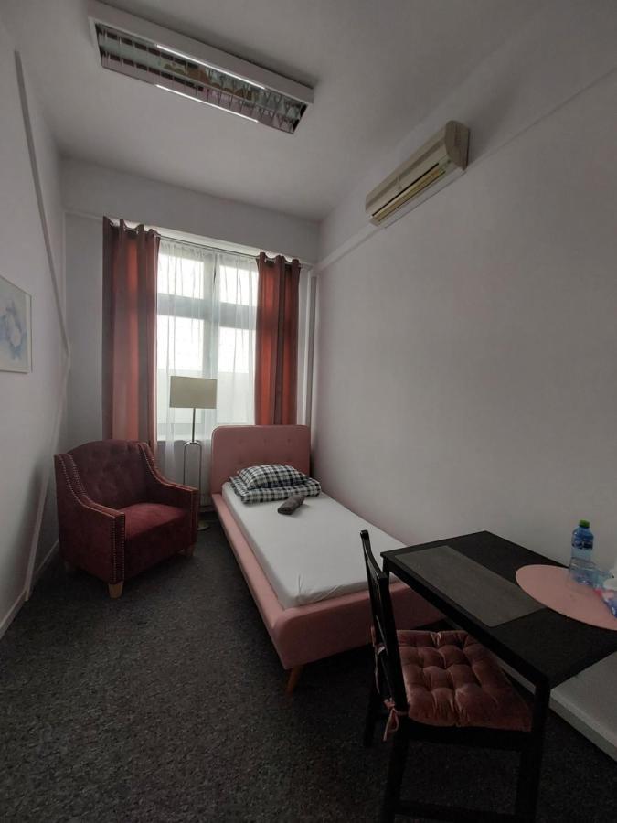 Single Room Shared Shower Toilet
