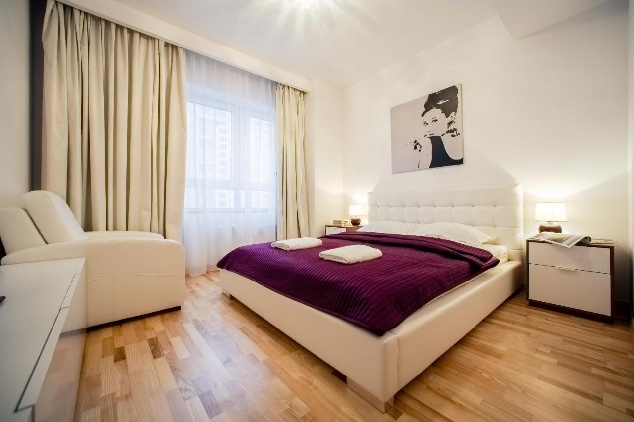 Deluxe One-Bedroom Apartment