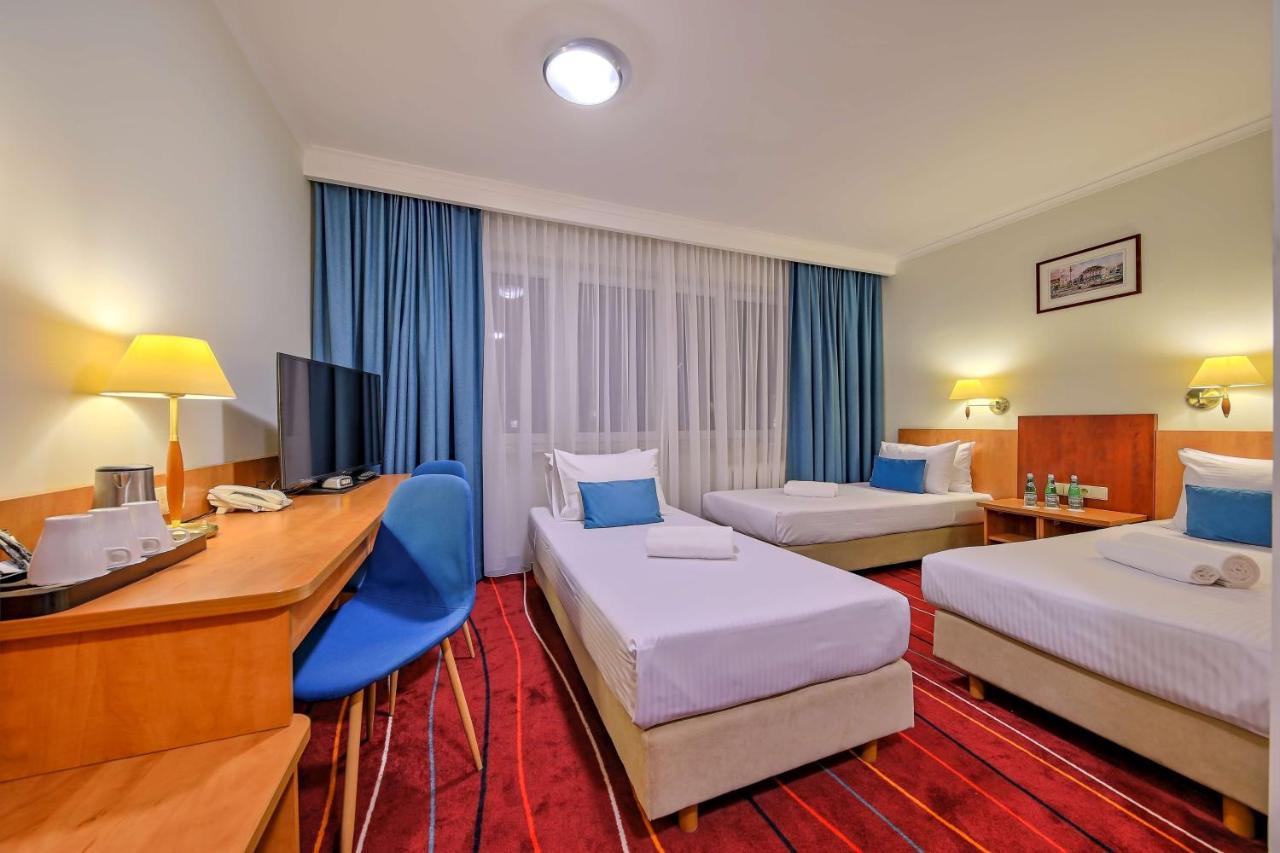 Luxury Triple Room Three Single Beds