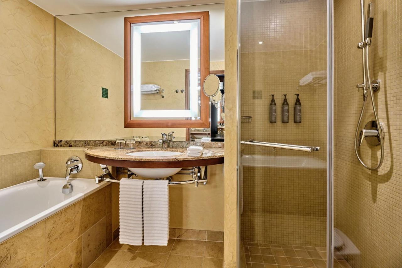 Executive Suite, 1 Bedroom Suite, 1 King, City view