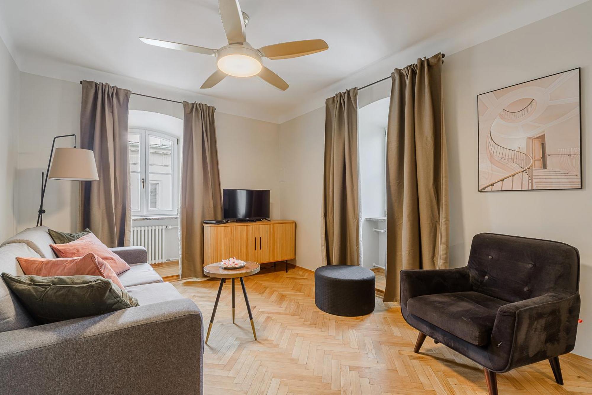 One-Bedroom Apartment 12 Miodowa Street
