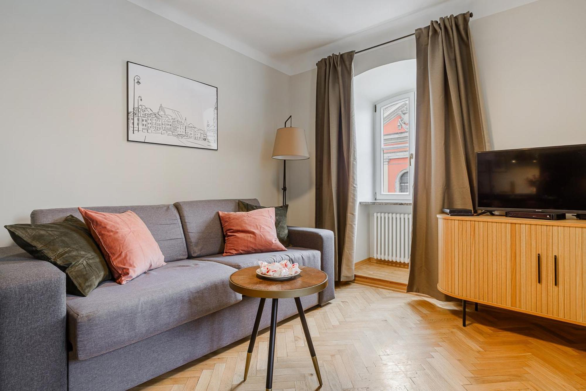 One-Bedroom Apartment 12 Miodowa Street