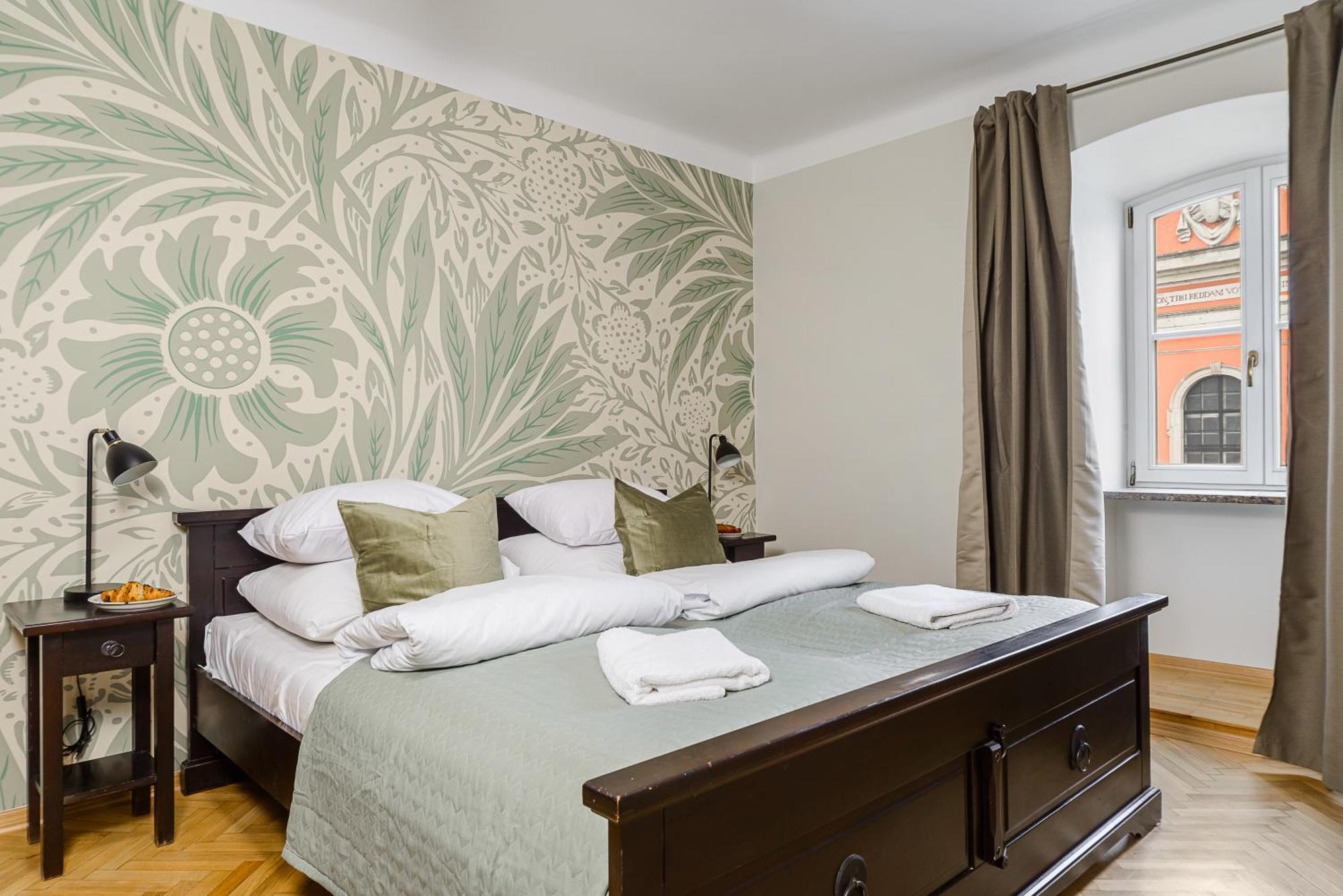 One-Bedroom Apartment 12 Miodowa Street