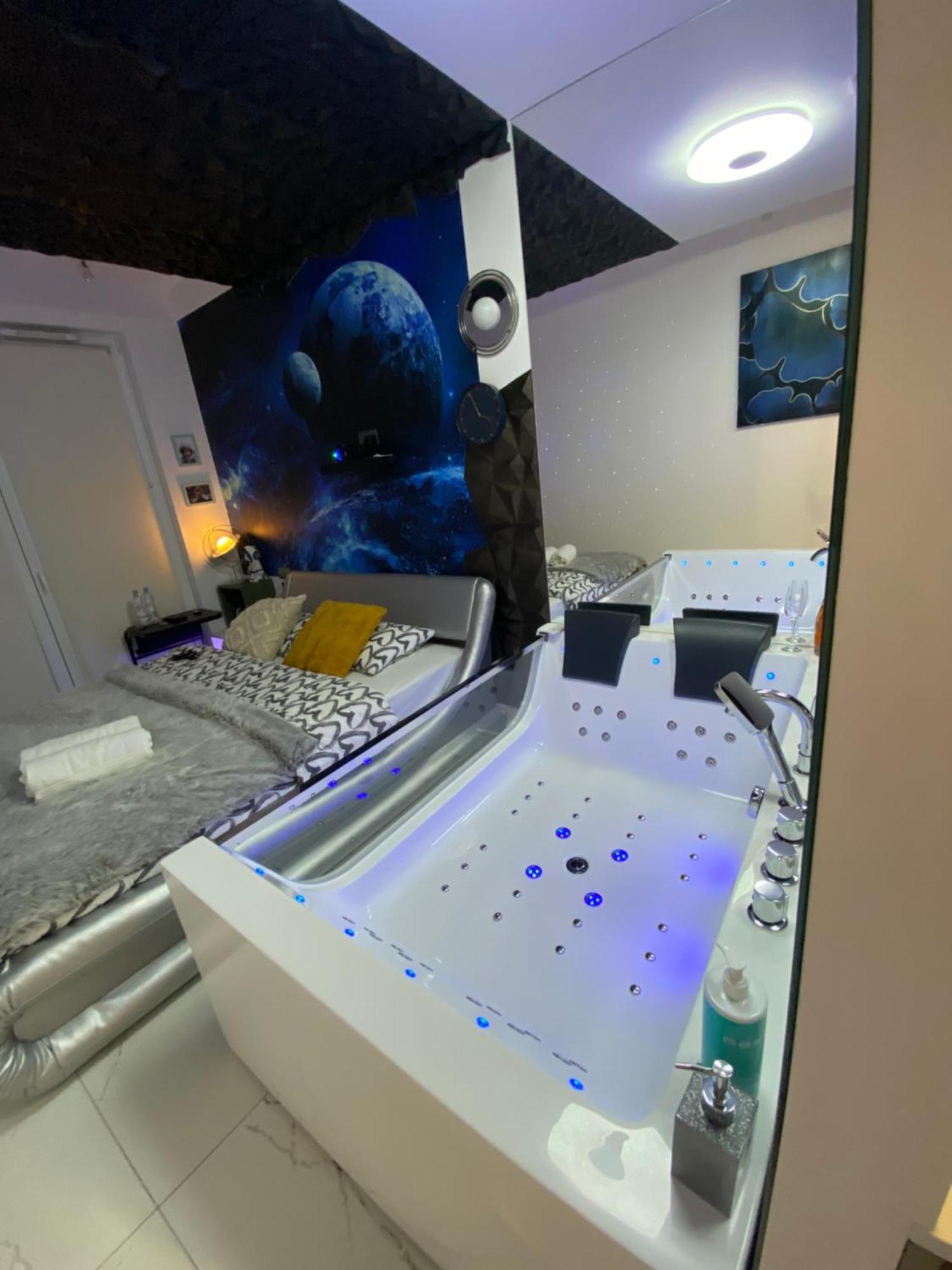 Studio Spa Bath