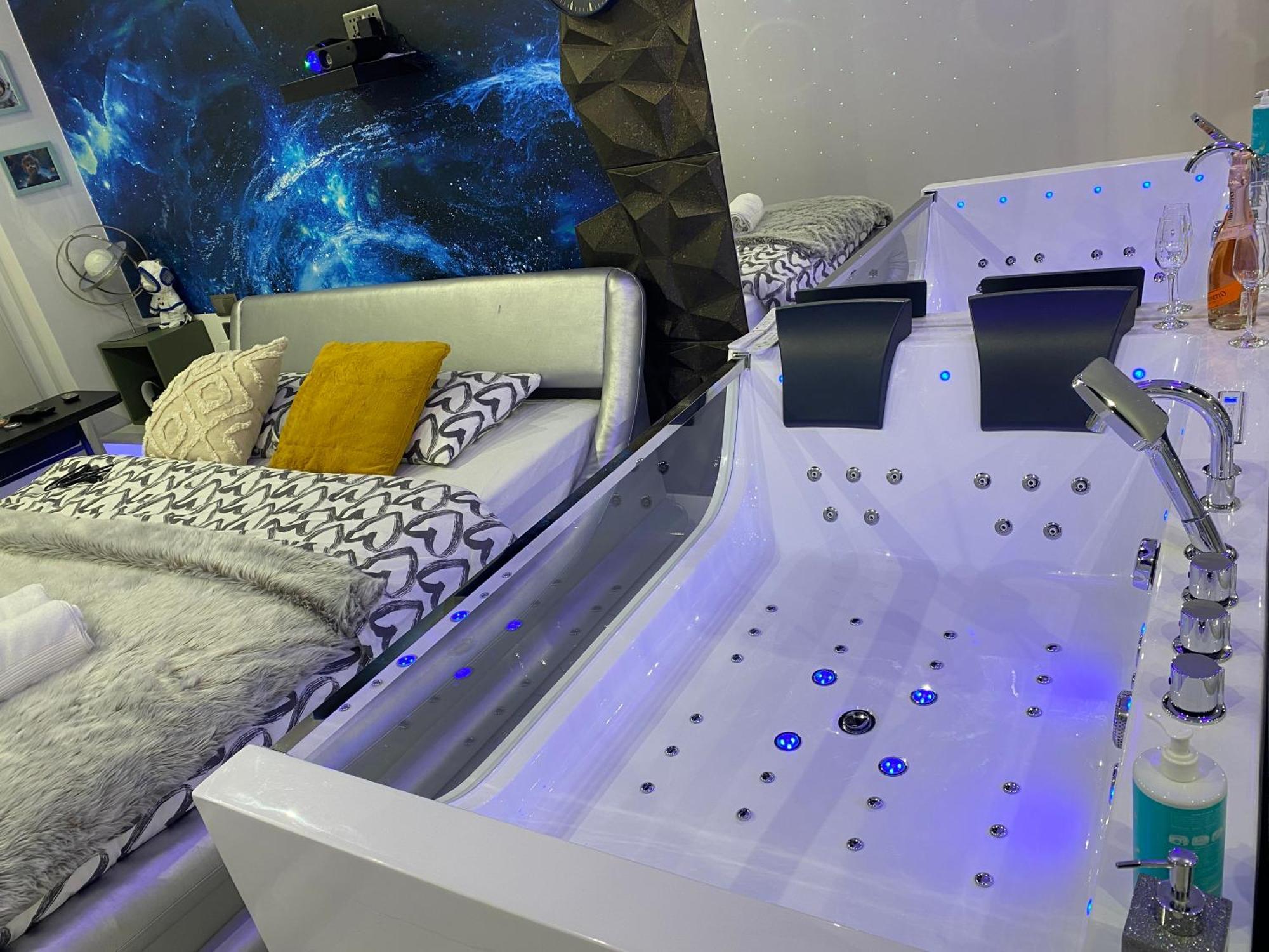 Studio Spa Bath