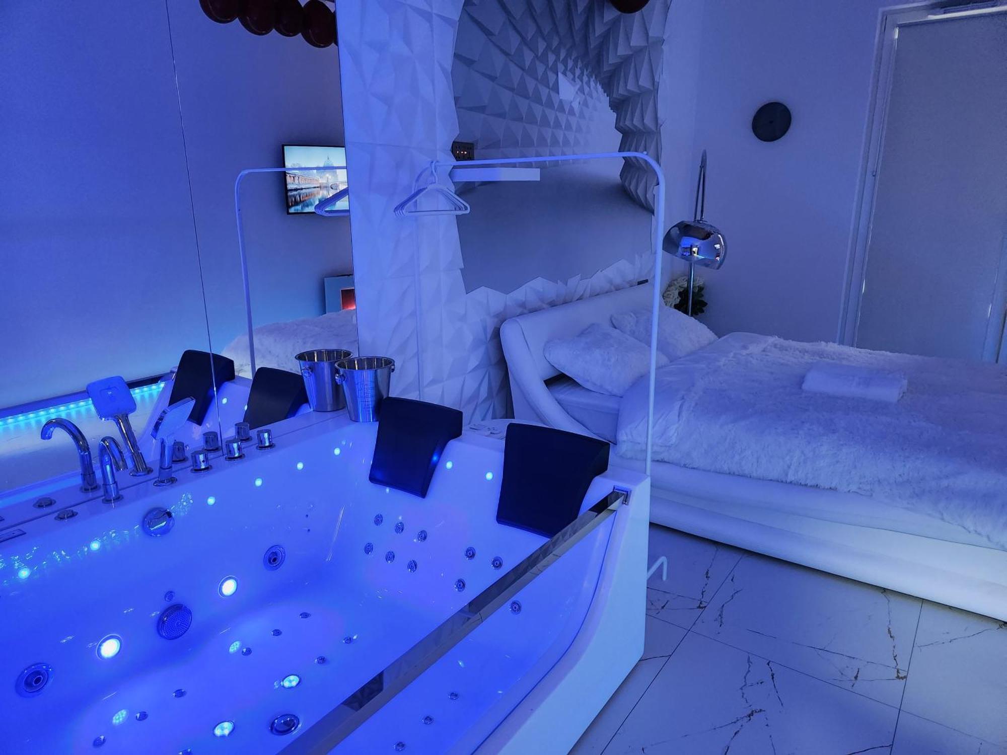 Studio Spa Bath