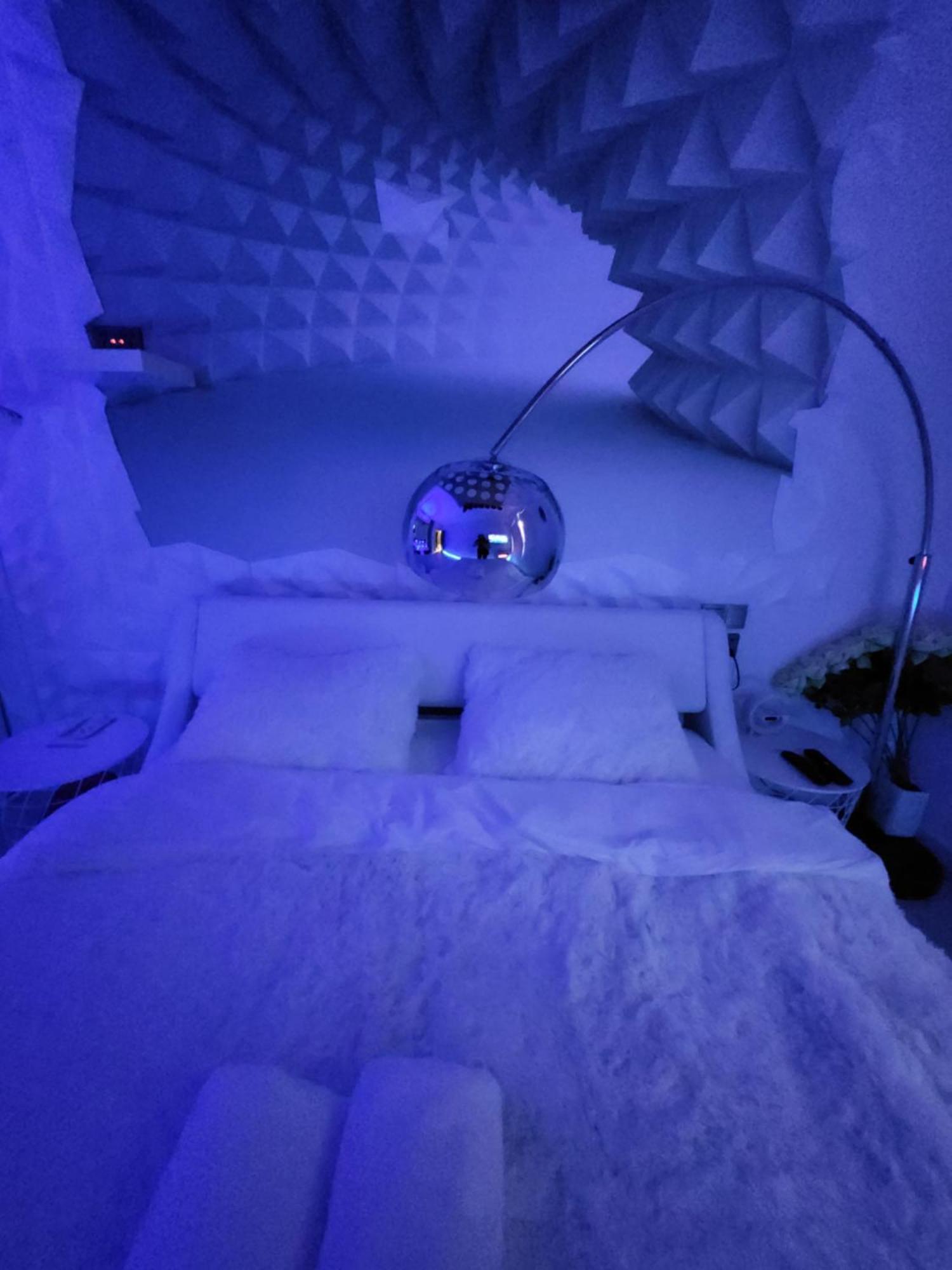Studio Spa Bath