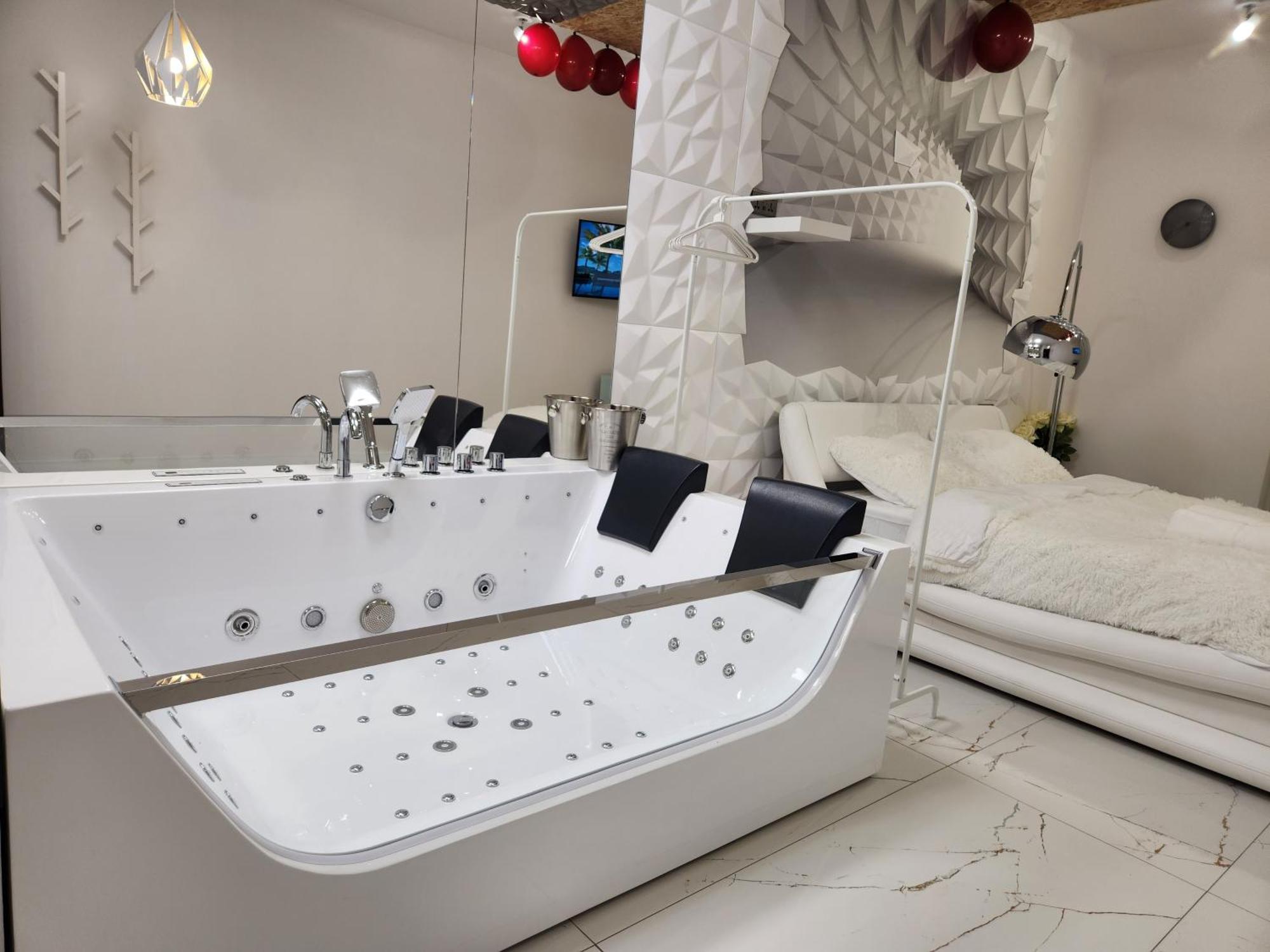 Studio Spa Bath