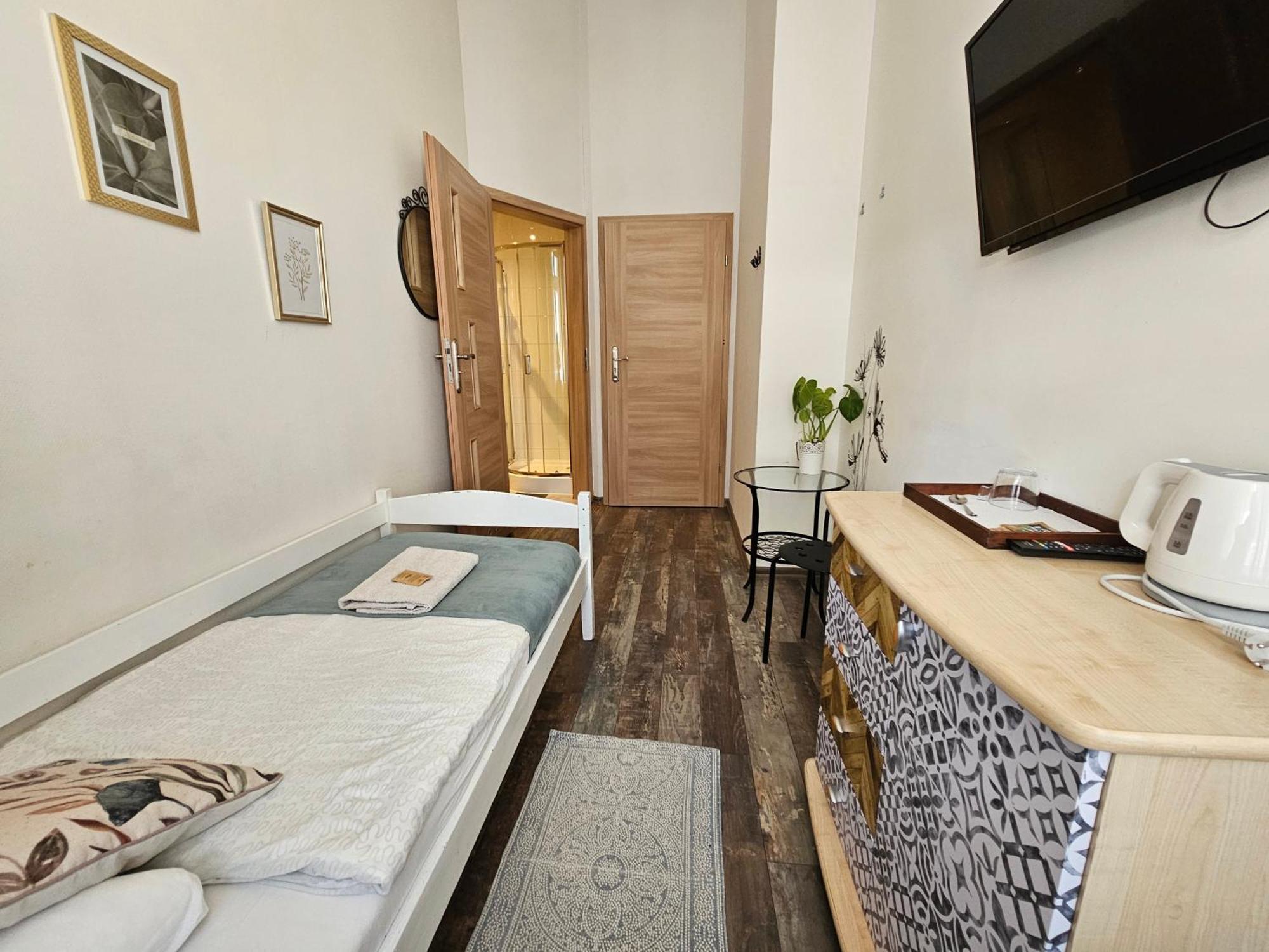 Single Room Private Bathroom