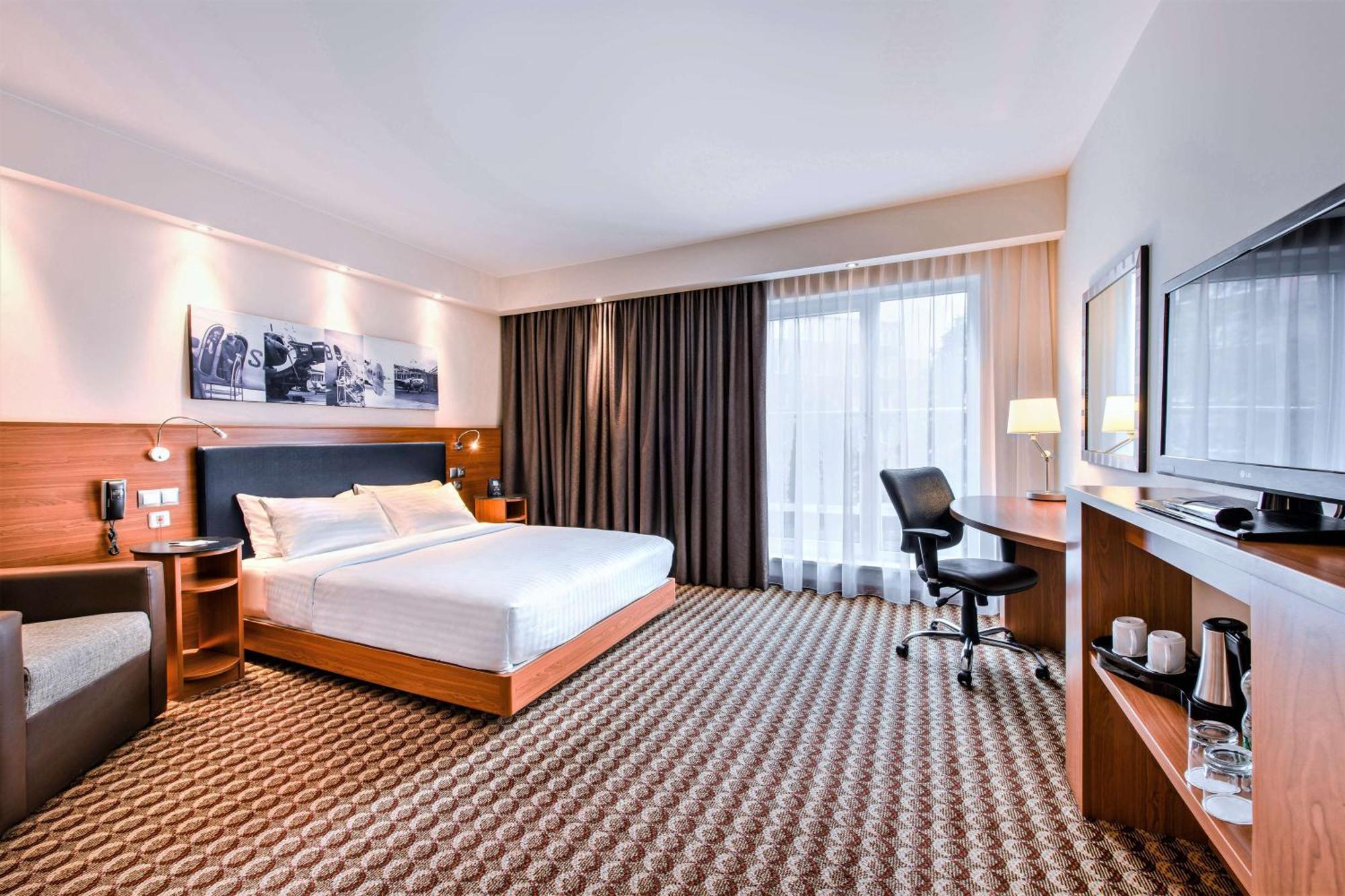 Queen Room Accessible