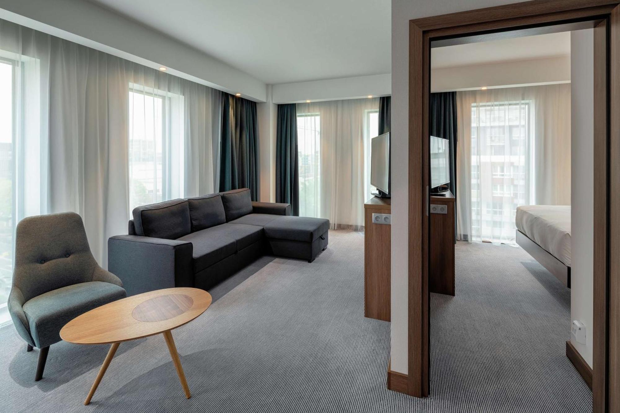 Corner Queen Room