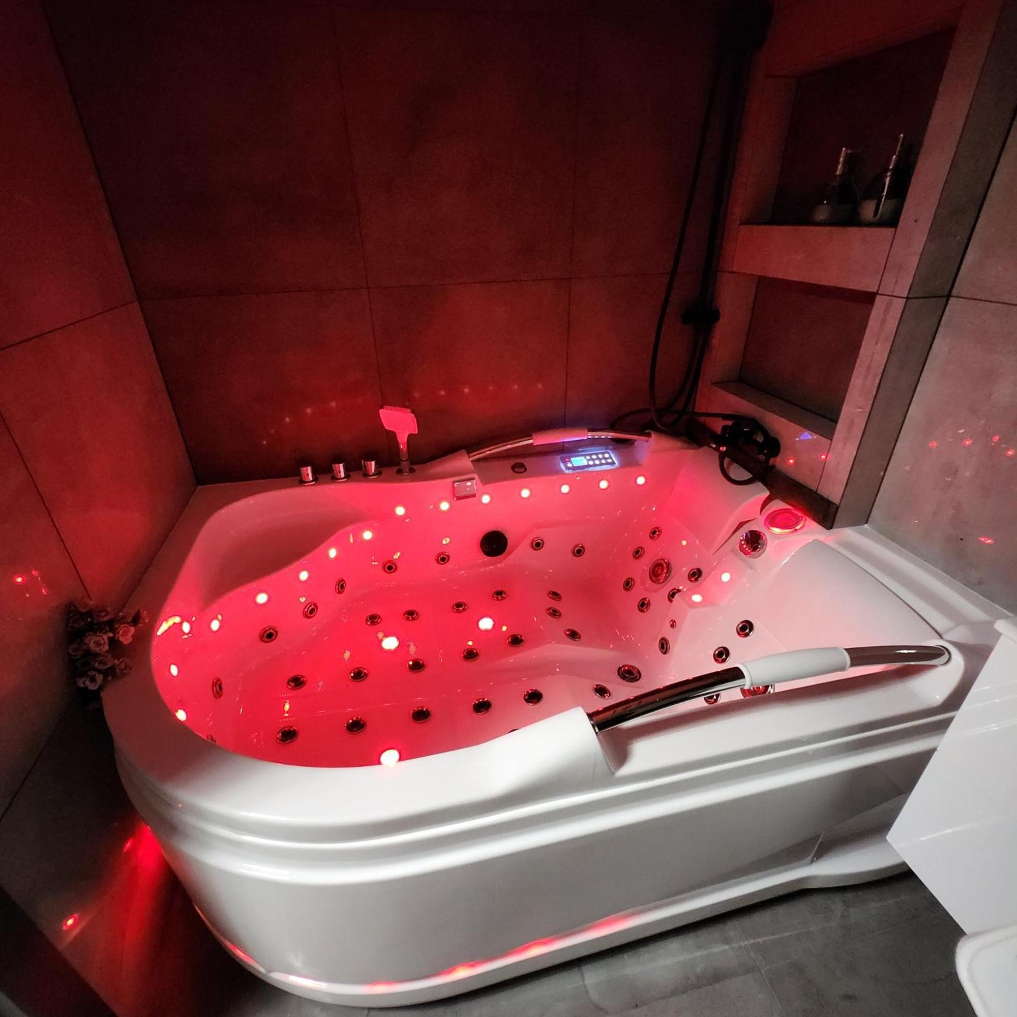 Studio Spa Bath