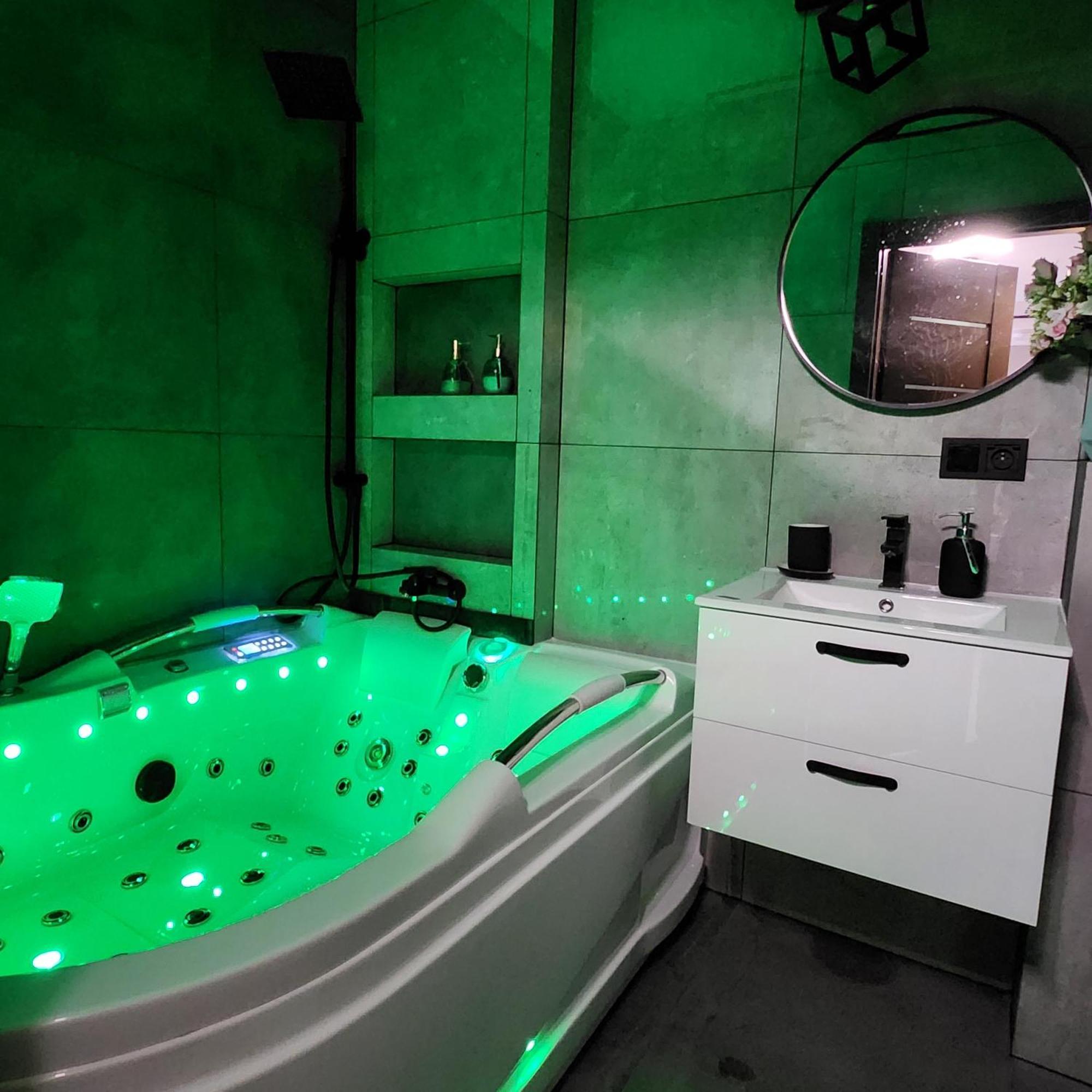 Studio Spa Bath