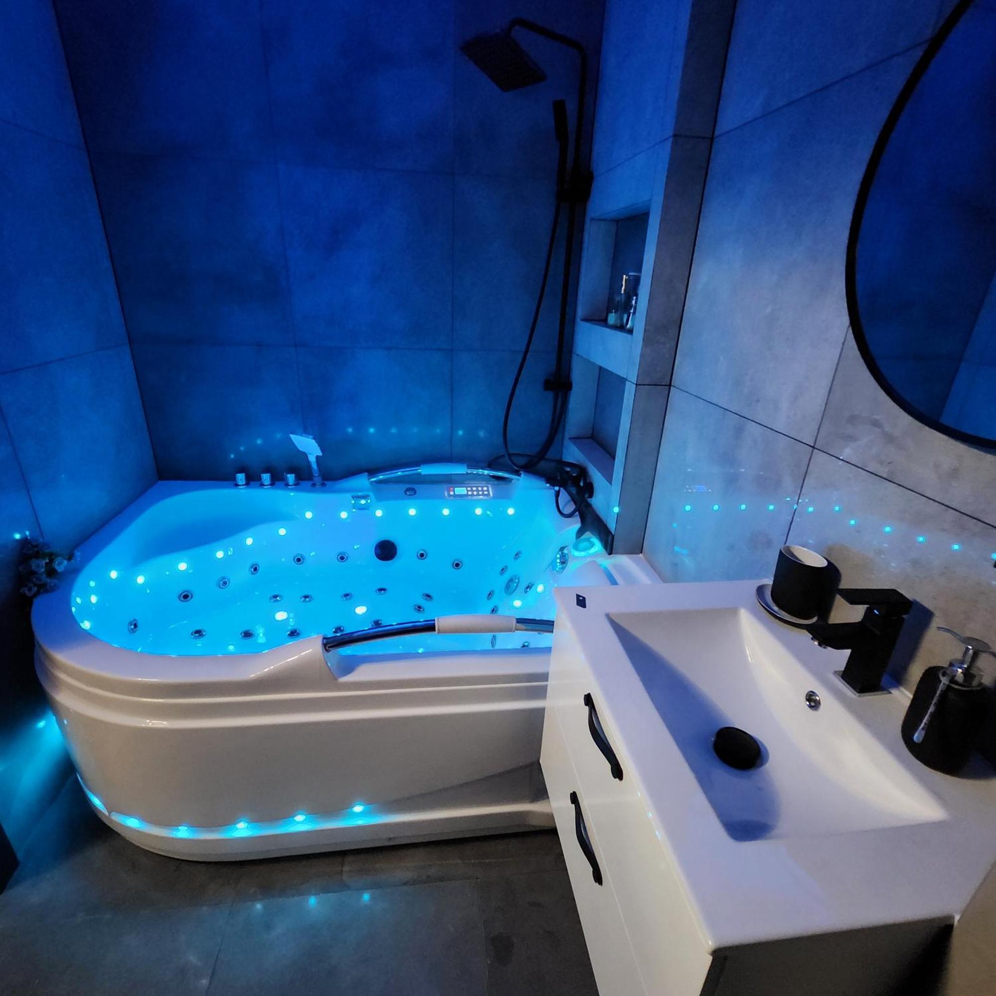 Studio Spa Bath