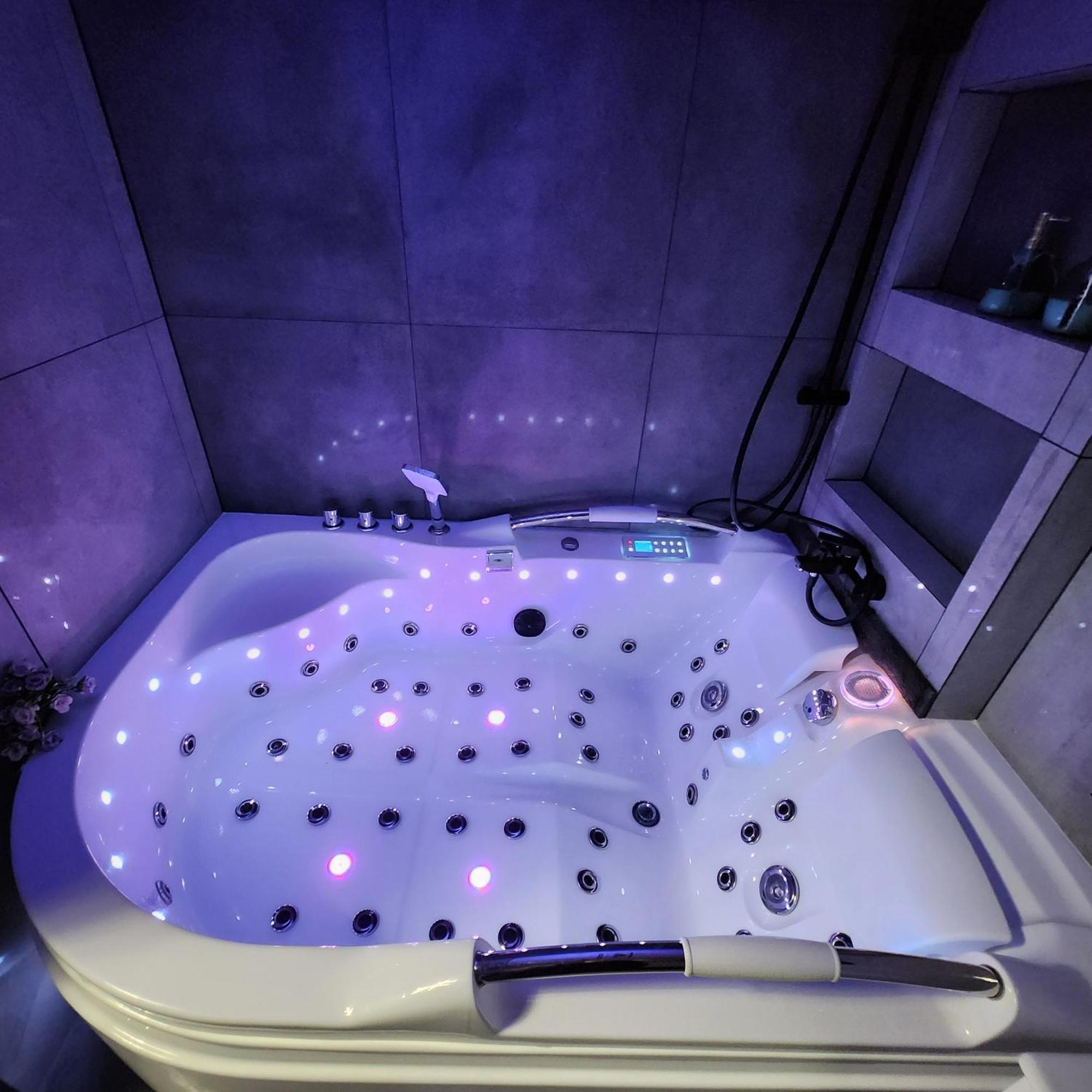 Studio Spa Bath