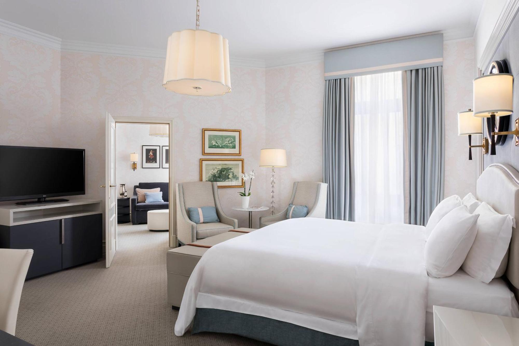 Junior Suite 1 Bedroom Junior Suite 1 King