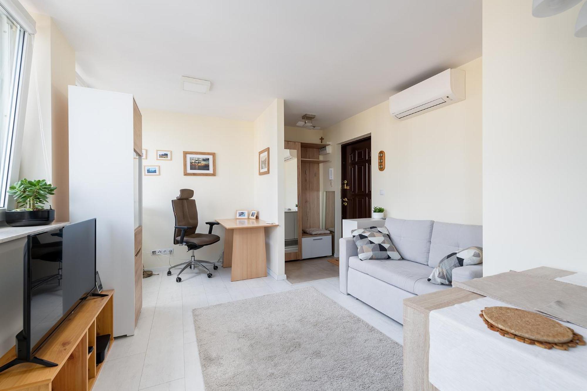 One-Bedroom Apartment