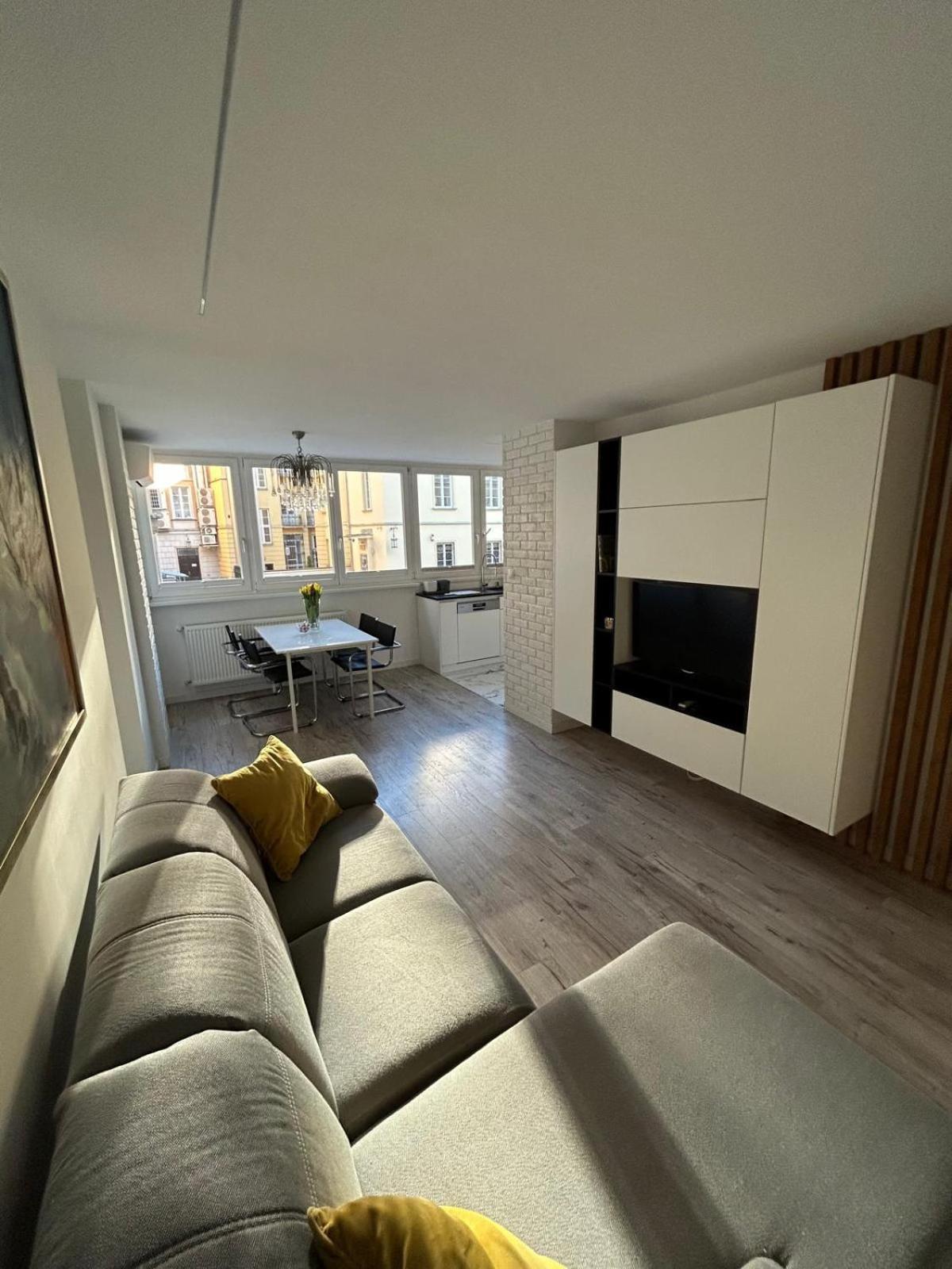 One-Bedroom Apartment City View