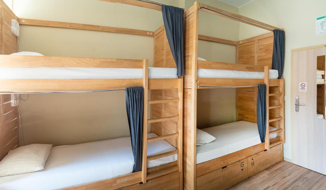 Bed 8-Bed Mixed Dorm
