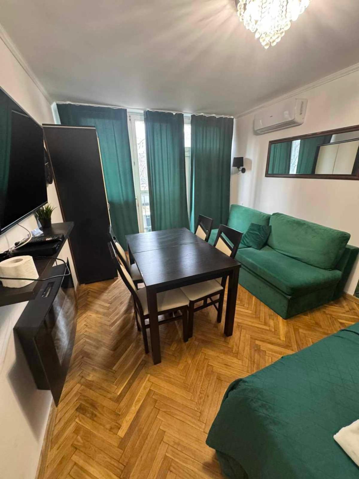 Quadruple Room Private External Bathroom