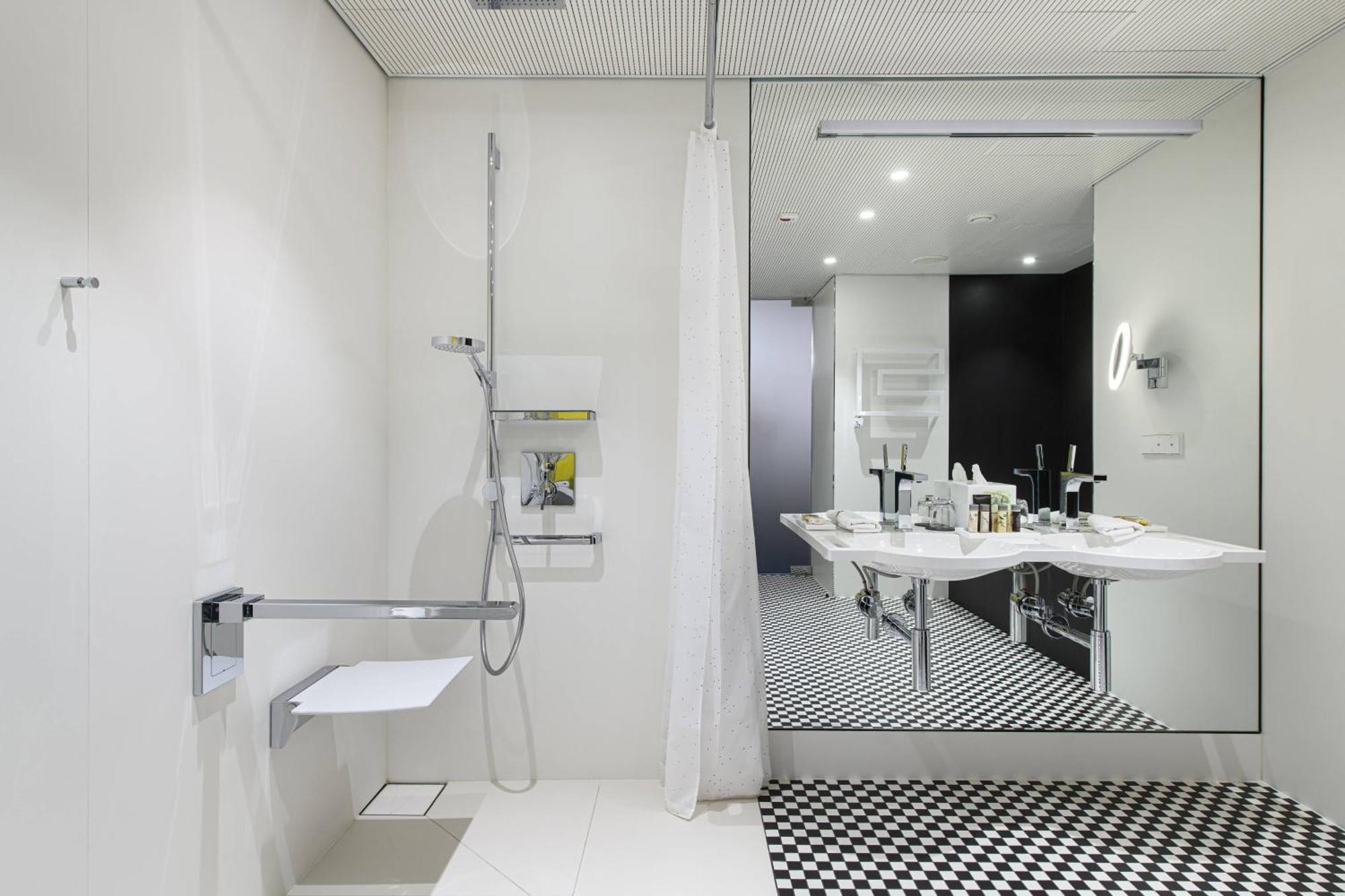 King Executive Suite Lounge Access