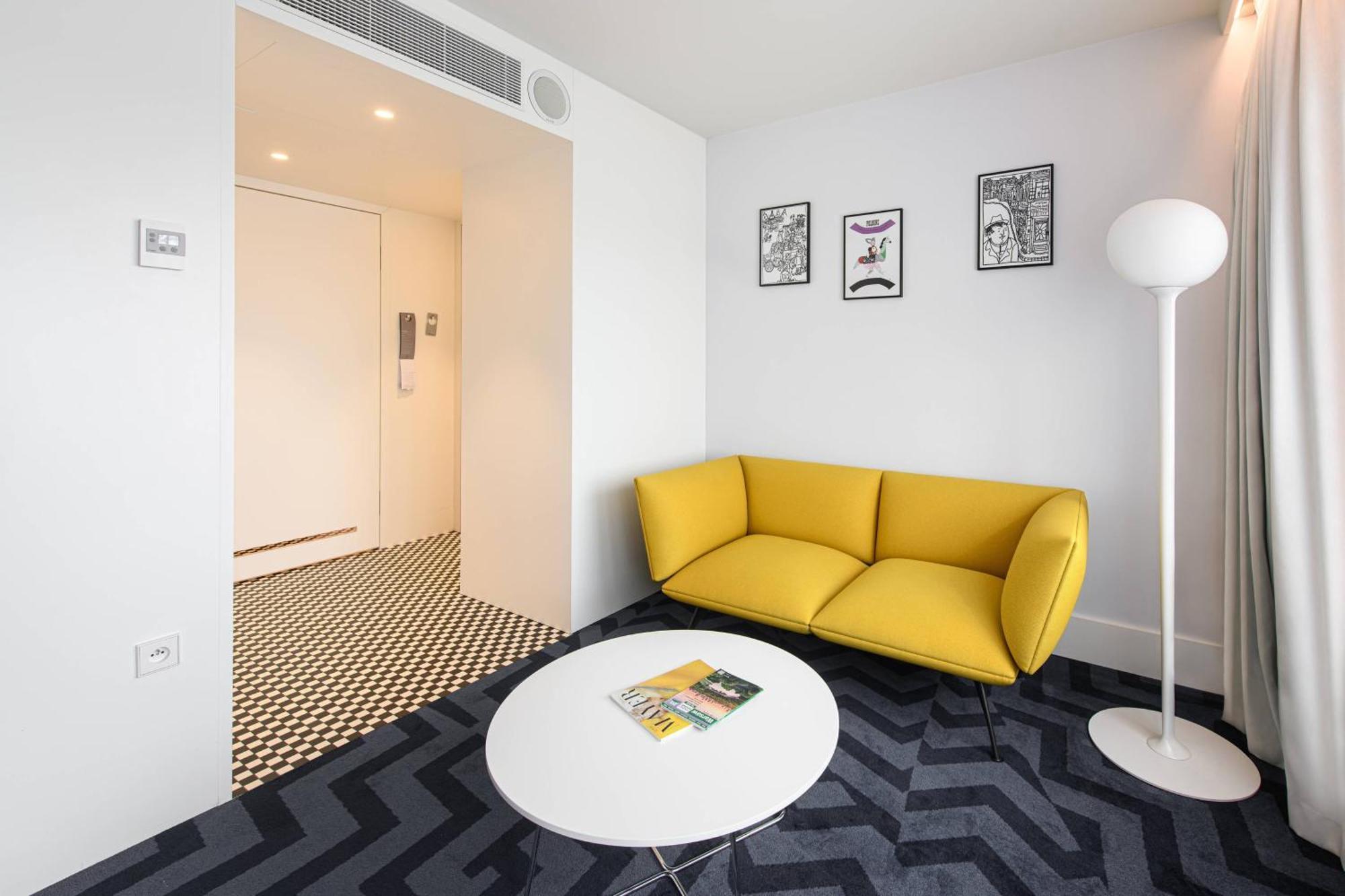 Junior Suite Lounge Access