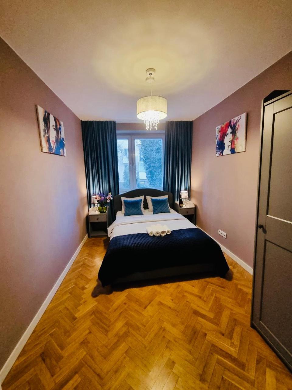Two-Bedroom Suite Żurawia 20 Street