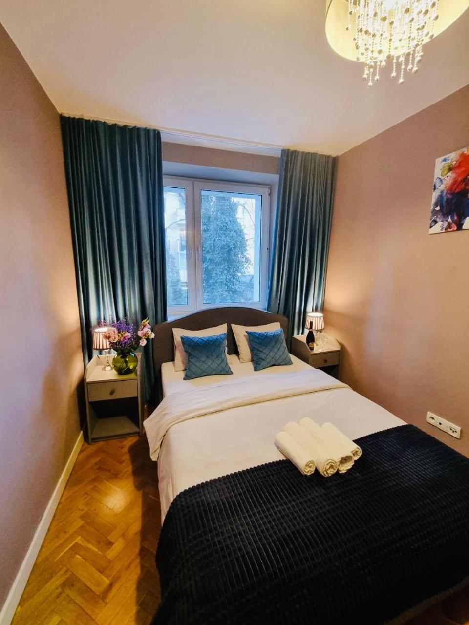 Two-Bedroom Suite Żurawia 20 Street