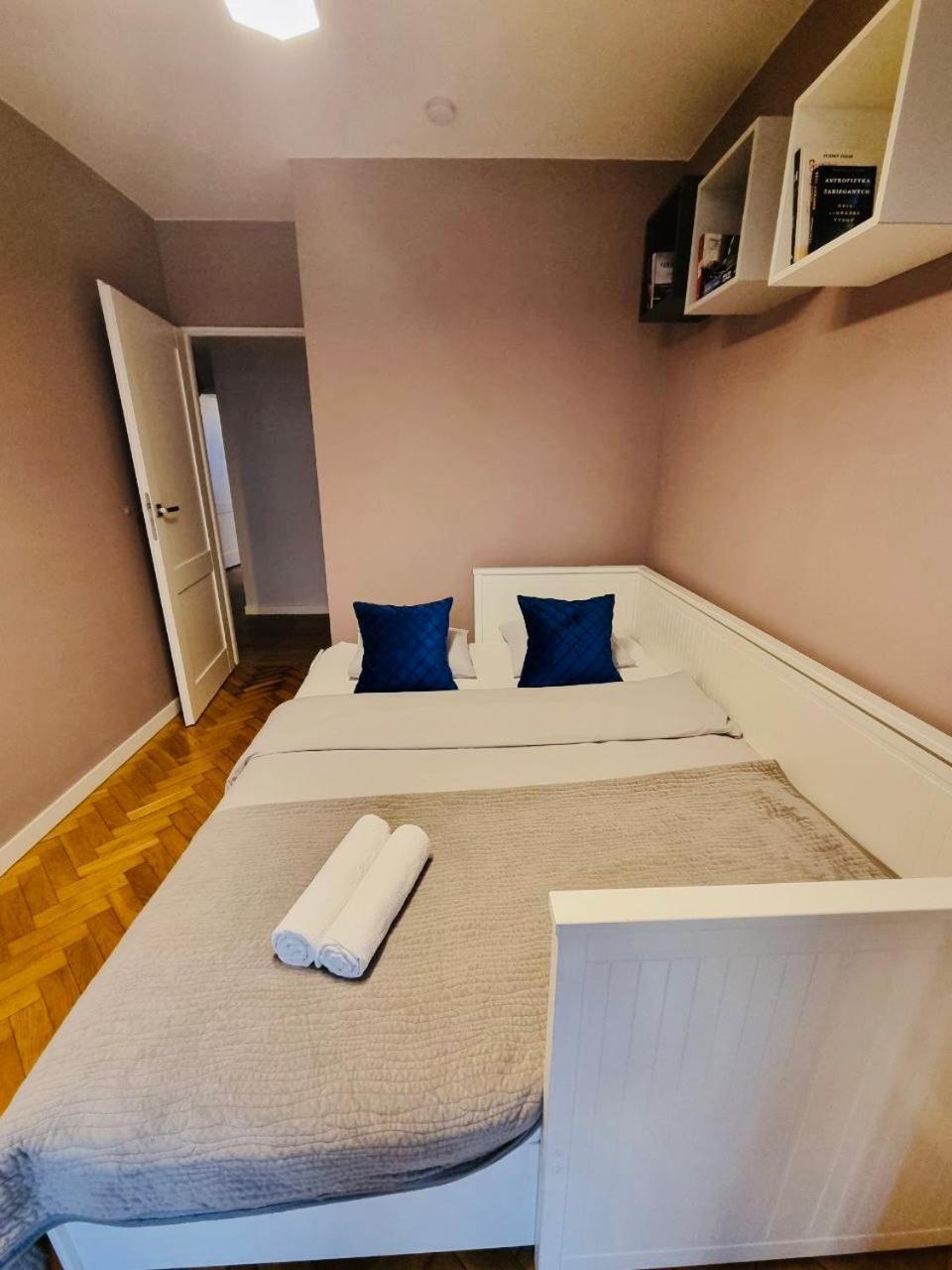 Two-Bedroom Suite Żurawia 20 Street