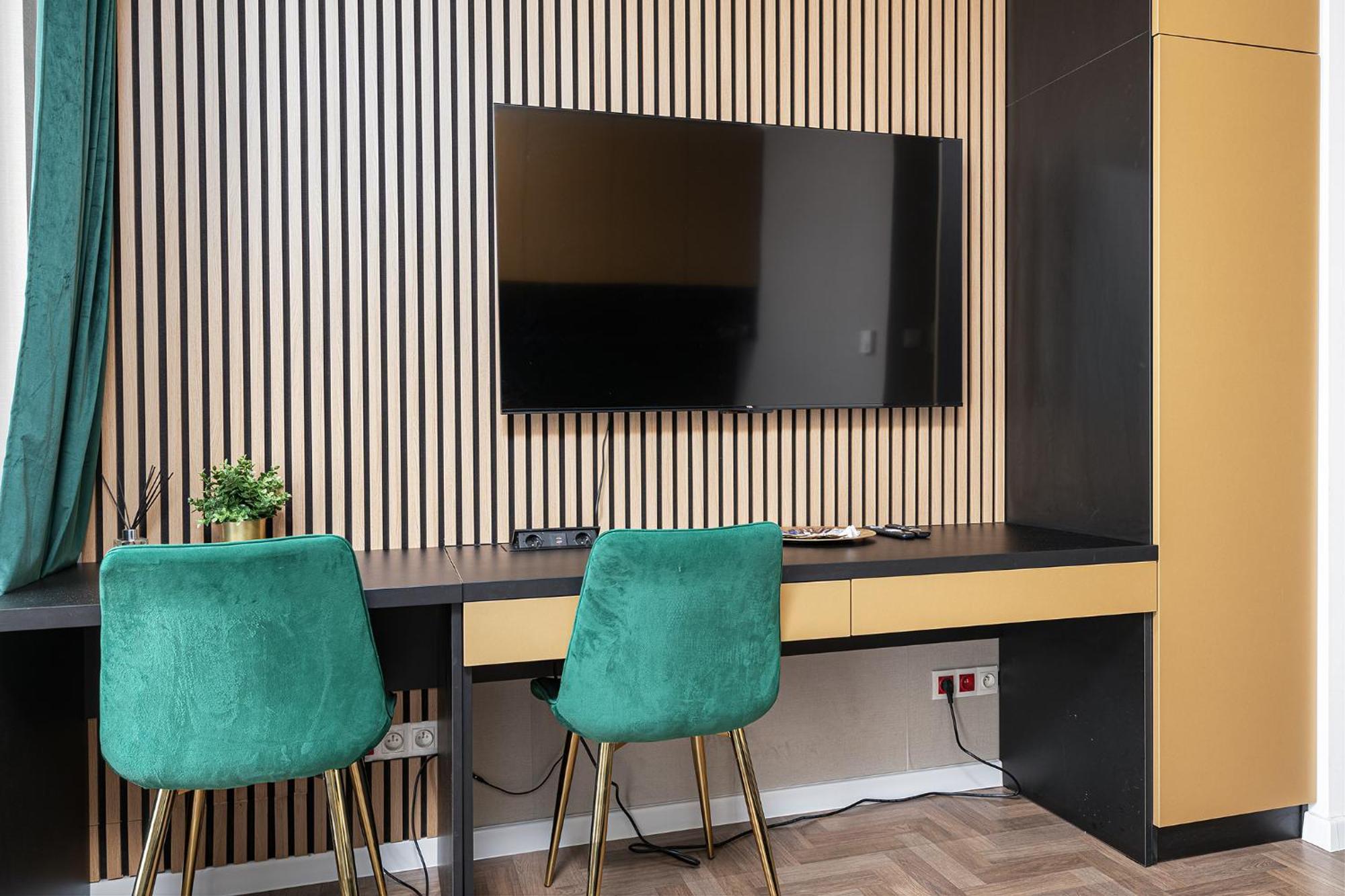 Deluxe Studio