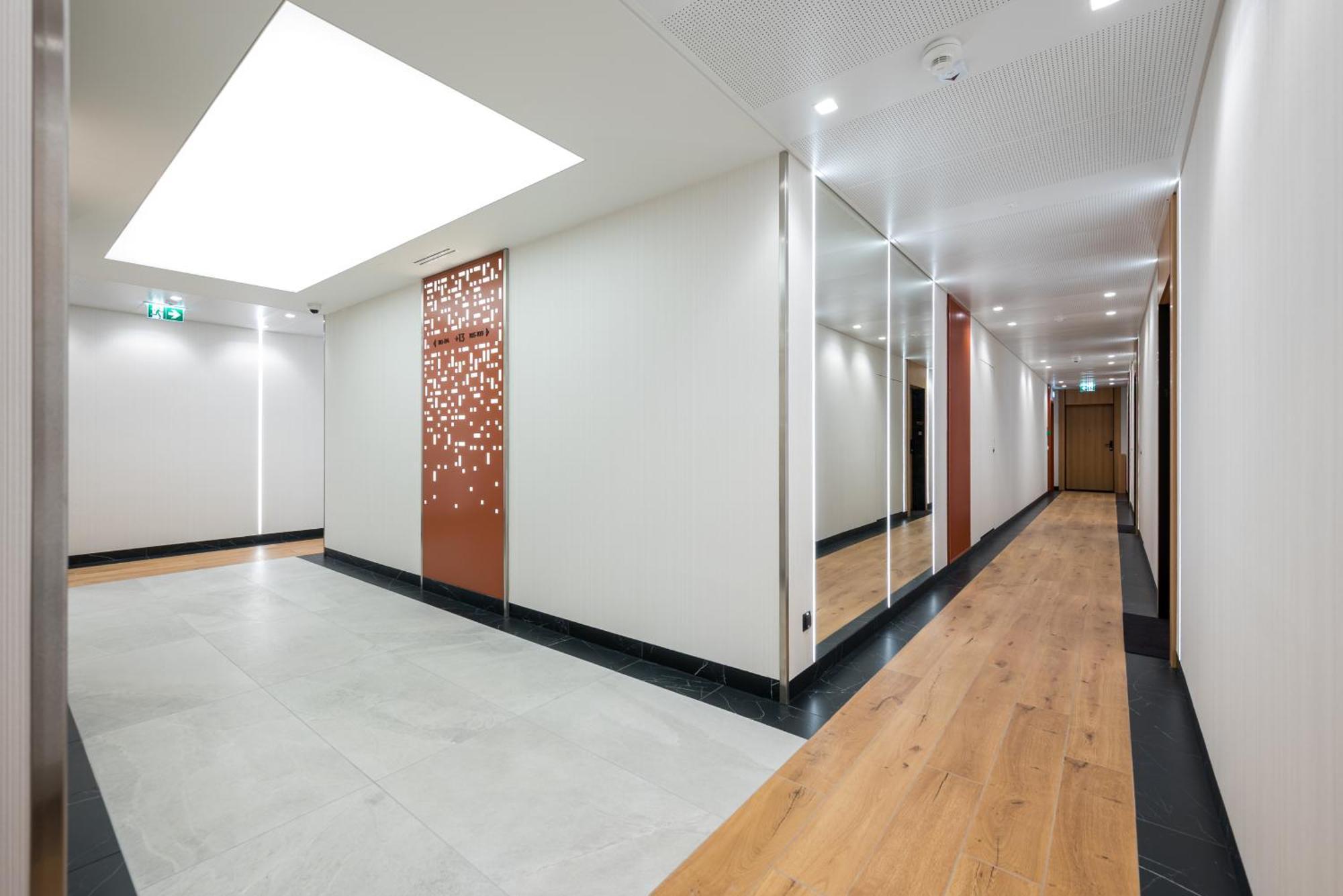 Deluxe Studio