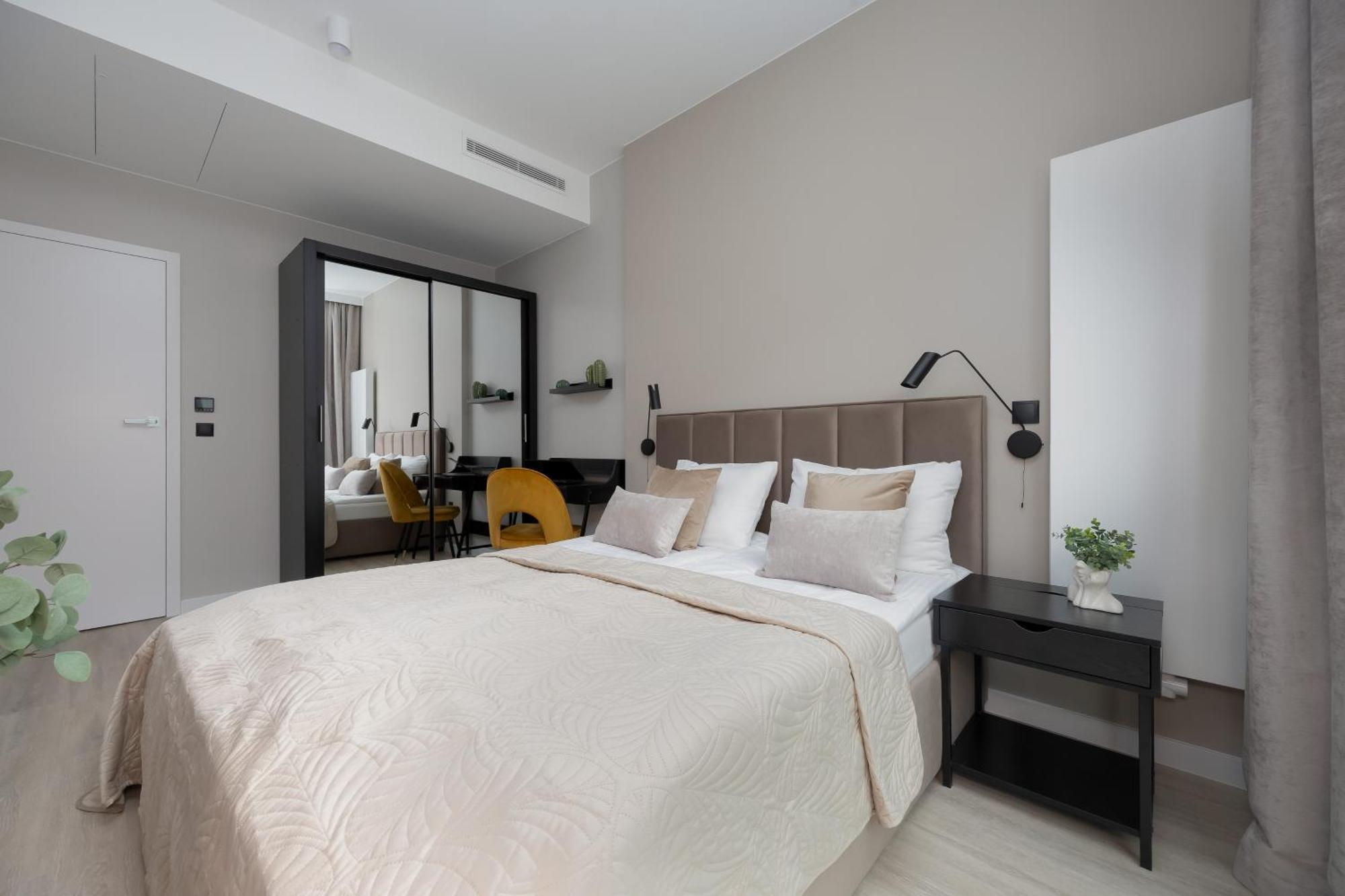 Deluxe One-Bedroom Apartment