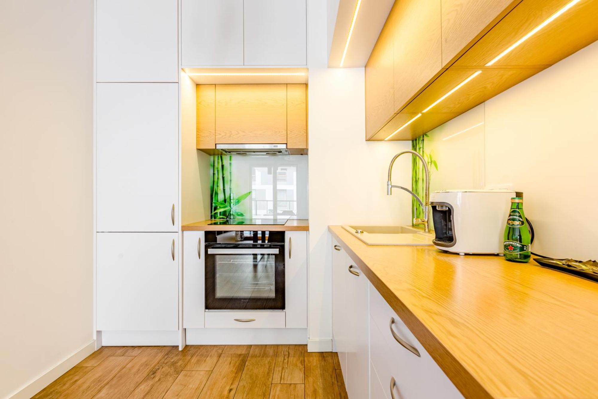 One-Bedroom Apartment Balcony City View
