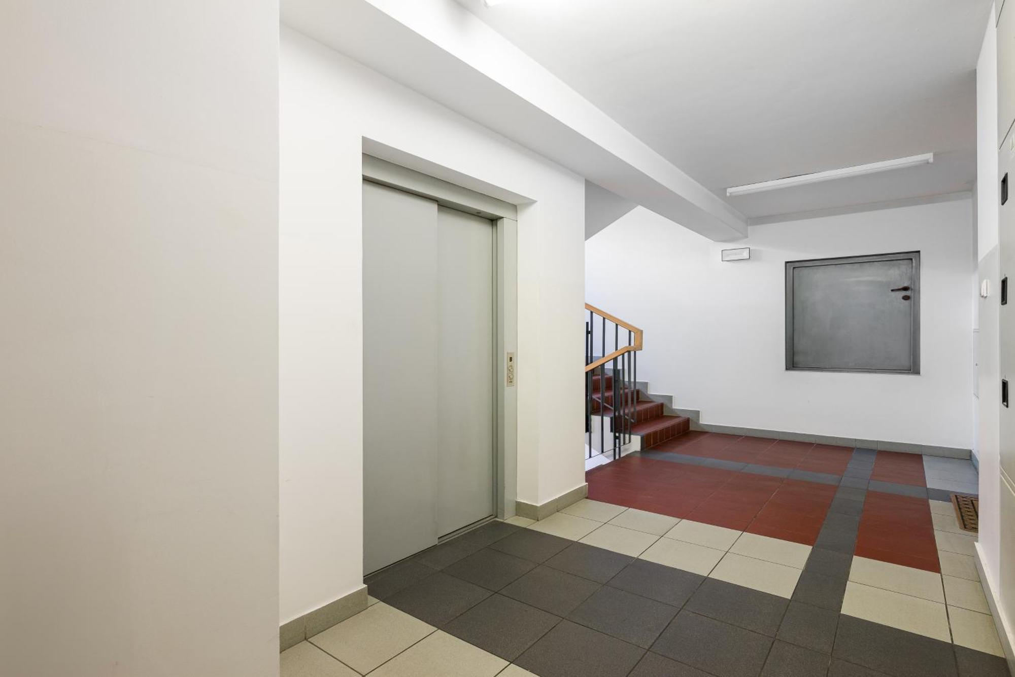 Deluxe Studio
