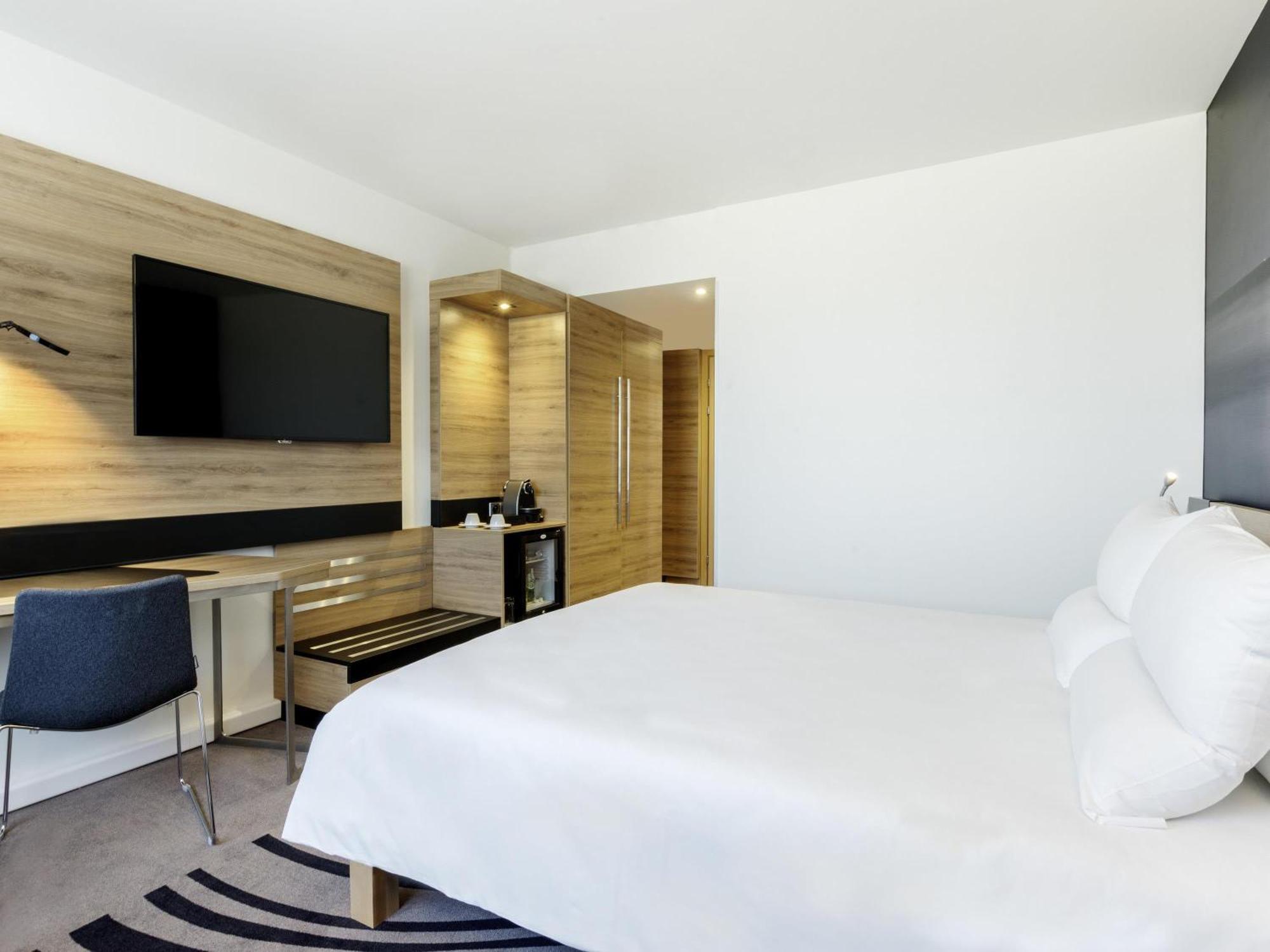 Superior Room One Double Bed Sofa,1716983766:JPEG