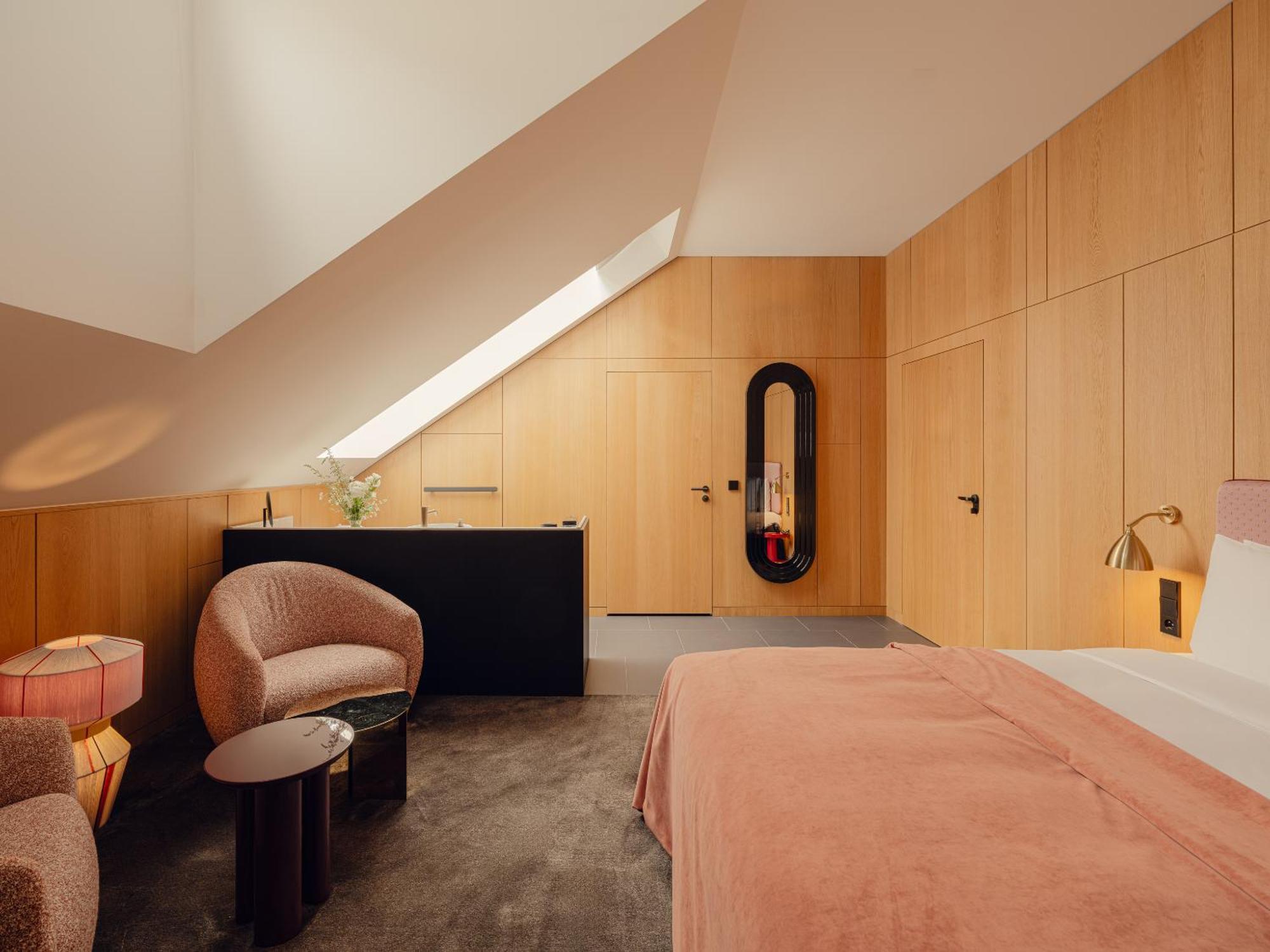 Superior King Room