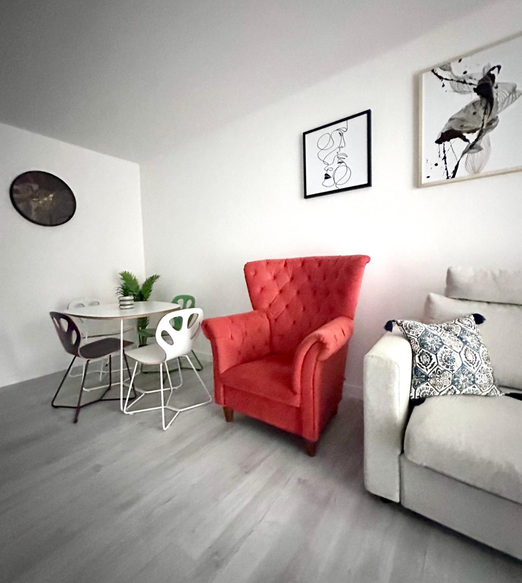 Superior One-Bedroom Apartment
