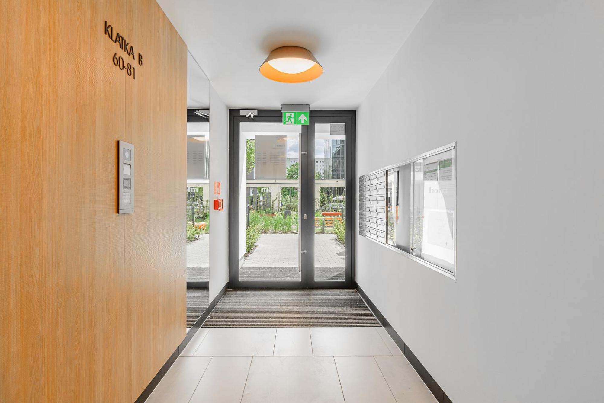 Deluxe One-Bedroom Apartment