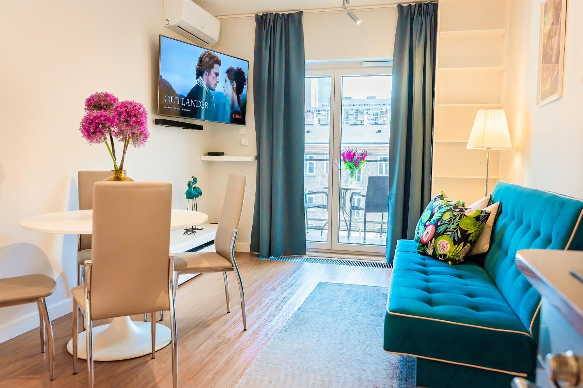 Deluxe One-Bedroom Apartment